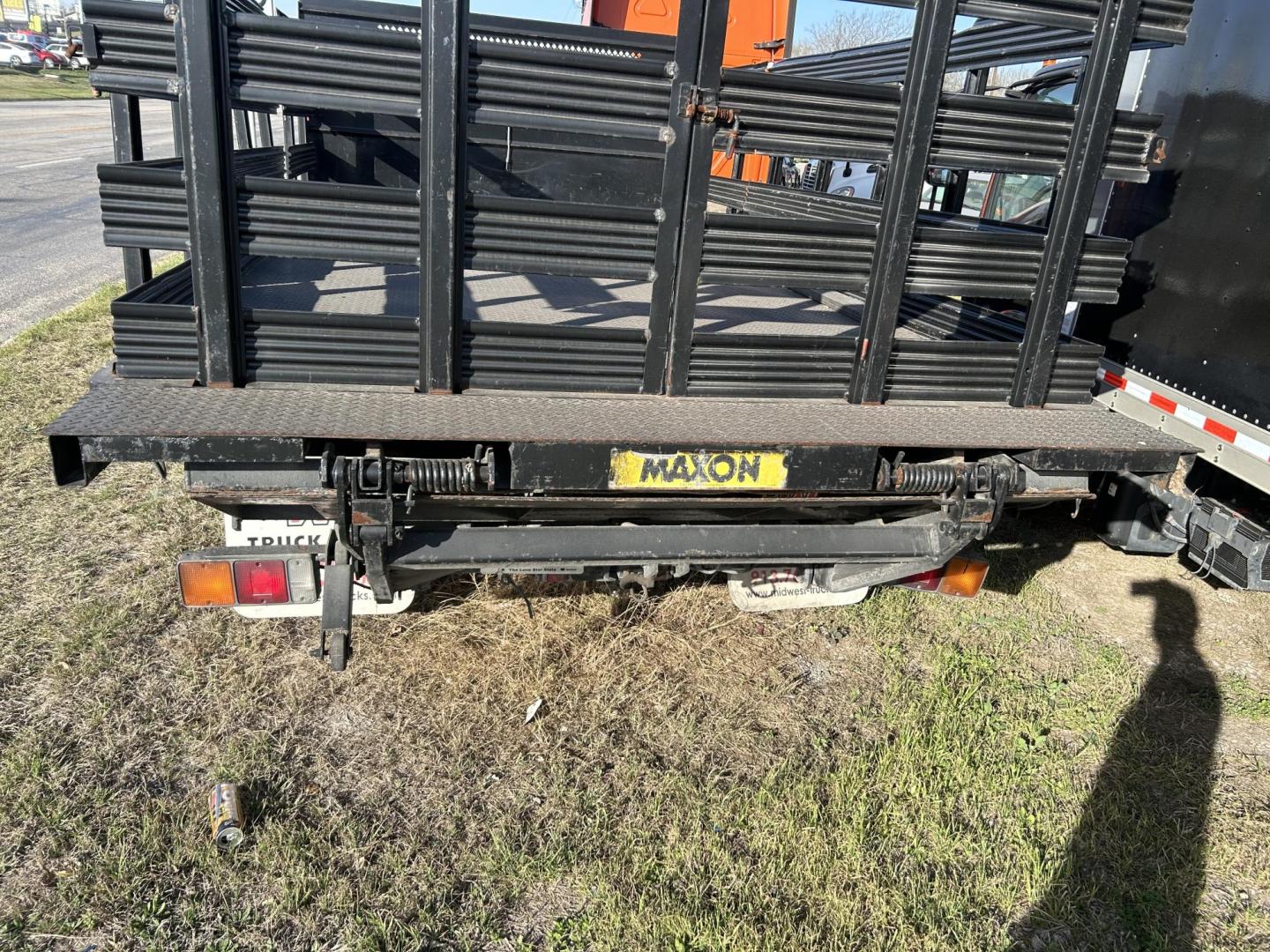 2004 White Mitsubishi Fuso FH210 - (JL6CPE1S54K) with an 4.9L L4 TURBO DIESEL engine, located at 1687 Business 35 S, New Braunfels, TX, 78130, (830) 625-7159, 29.655487, -98.051491 - Photo#6