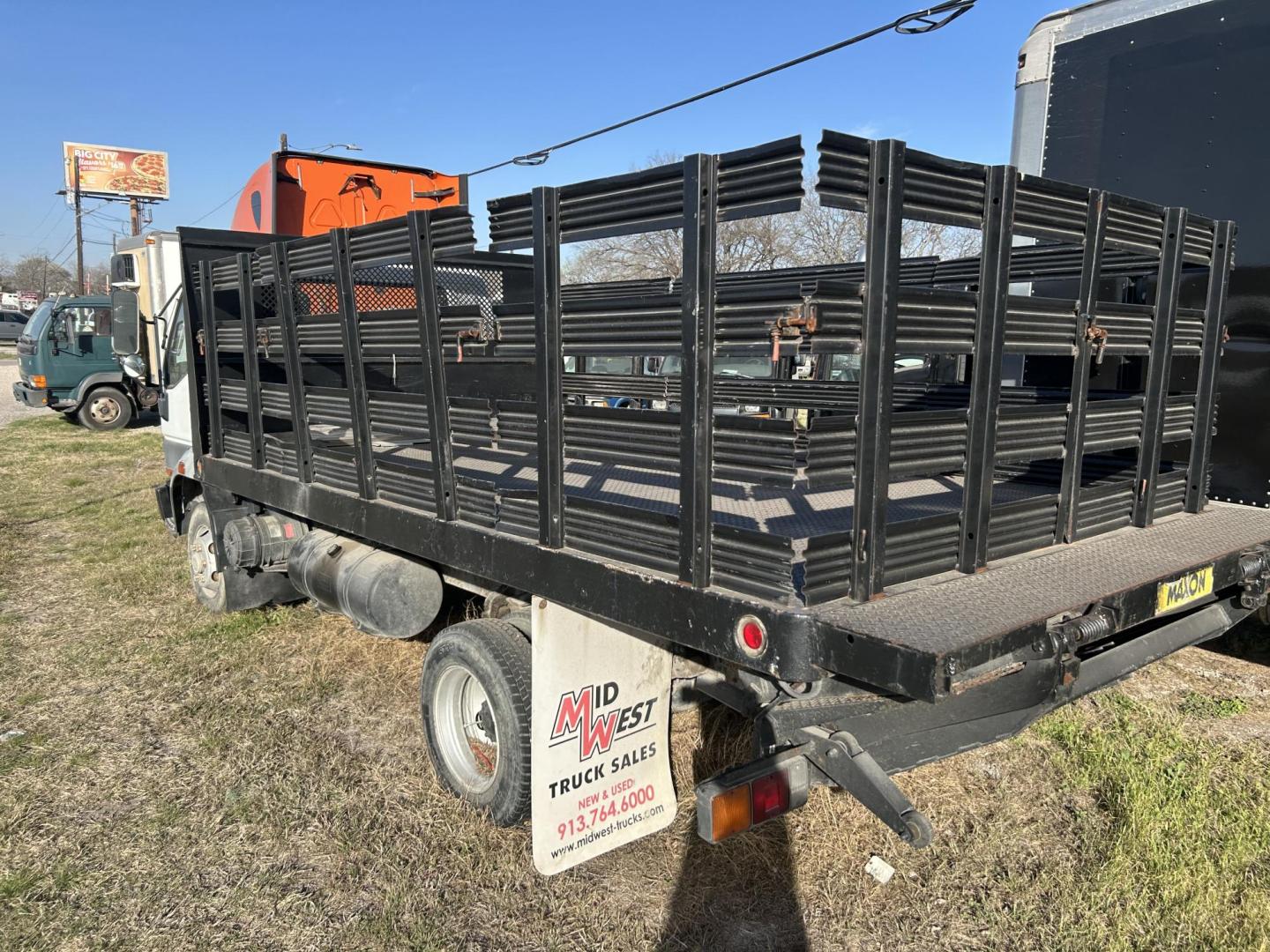 2004 White Mitsubishi Fuso FH210 - (JL6CPE1S54K) with an 4.9L L4 TURBO DIESEL engine, located at 1687 Business 35 S, New Braunfels, TX, 78130, (830) 625-7159, 29.655487, -98.051491 - Photo#8