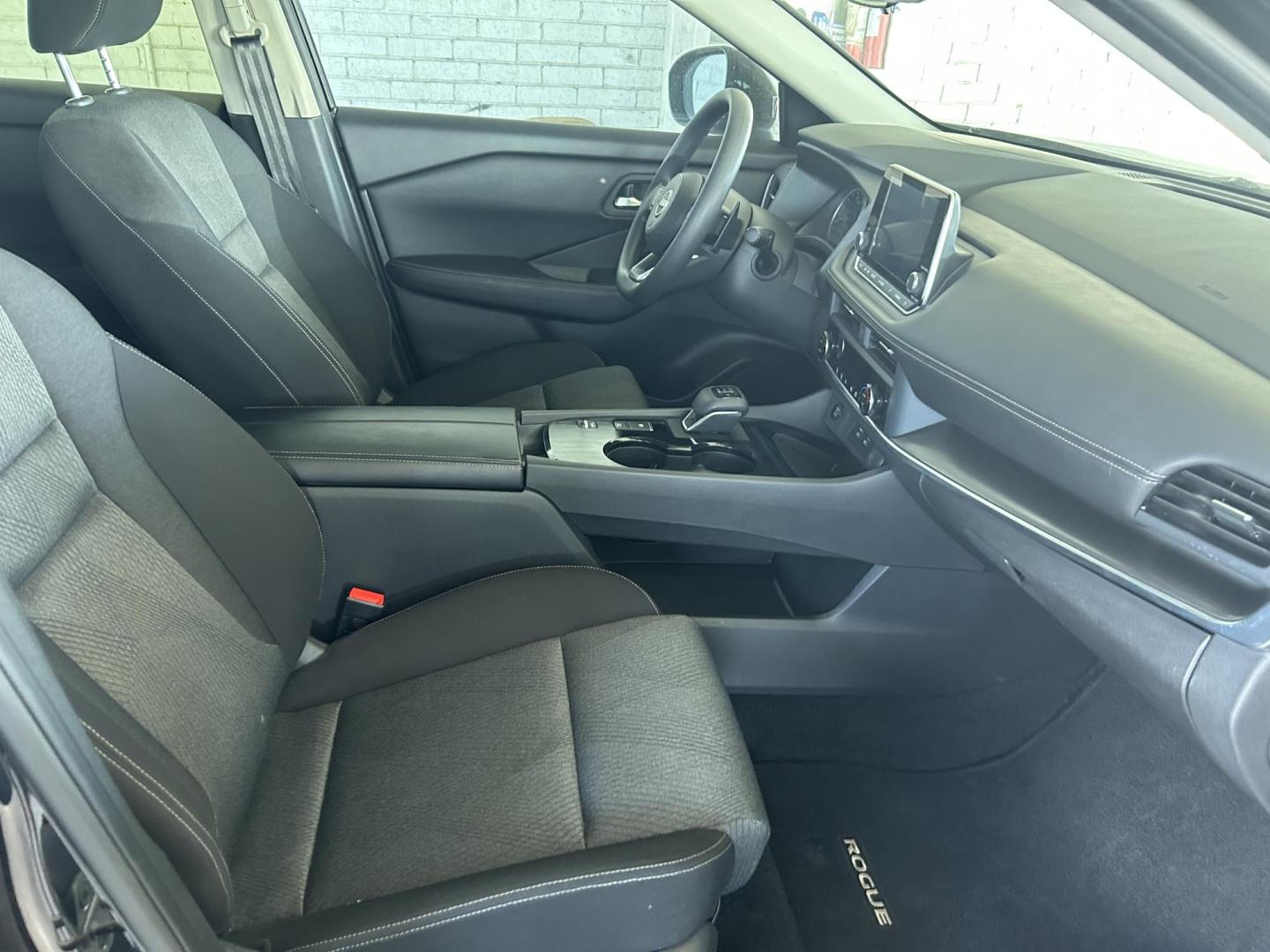 2024 Black Nissan Rogue SV (JN8BT3BA2RW) with an 2.5L L4 DOHC 16V engine, CVT transmission, located at 1687 Business 35 S, New Braunfels, TX, 78130, (830) 625-7159, 29.655487, -98.051491 - Photo#1