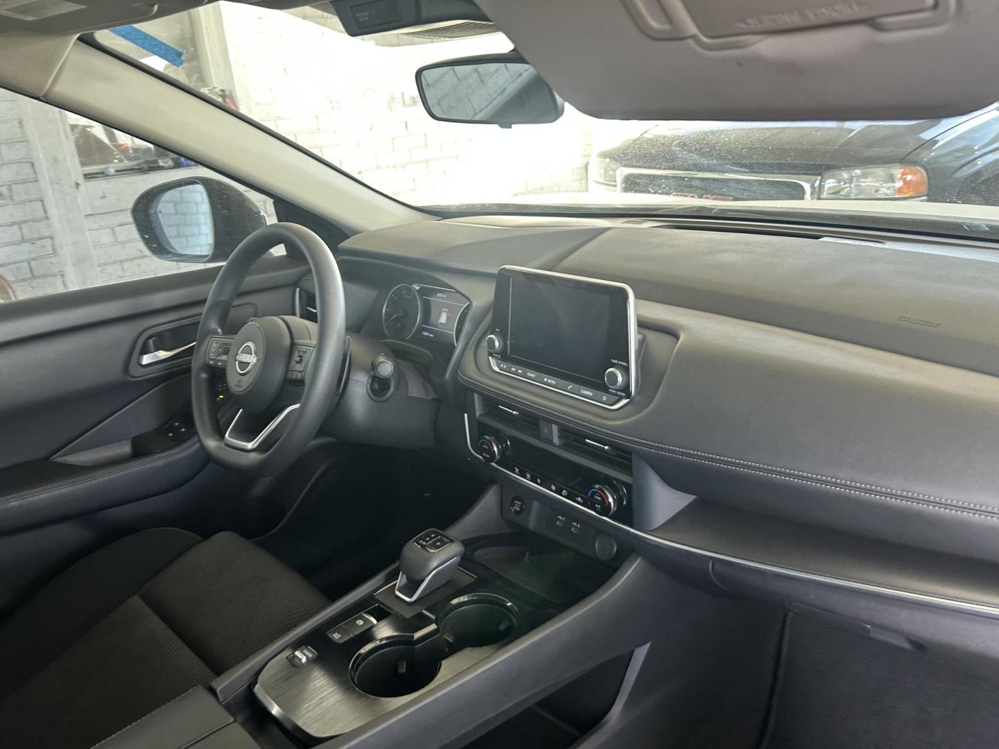 2024 Black Nissan Rogue SV (JN8BT3BA2RW) with an 2.5L L4 DOHC 16V engine, CVT transmission, located at 1687 Business 35 S, New Braunfels, TX, 78130, (830) 625-7159, 29.655487, -98.051491 - Photo#3