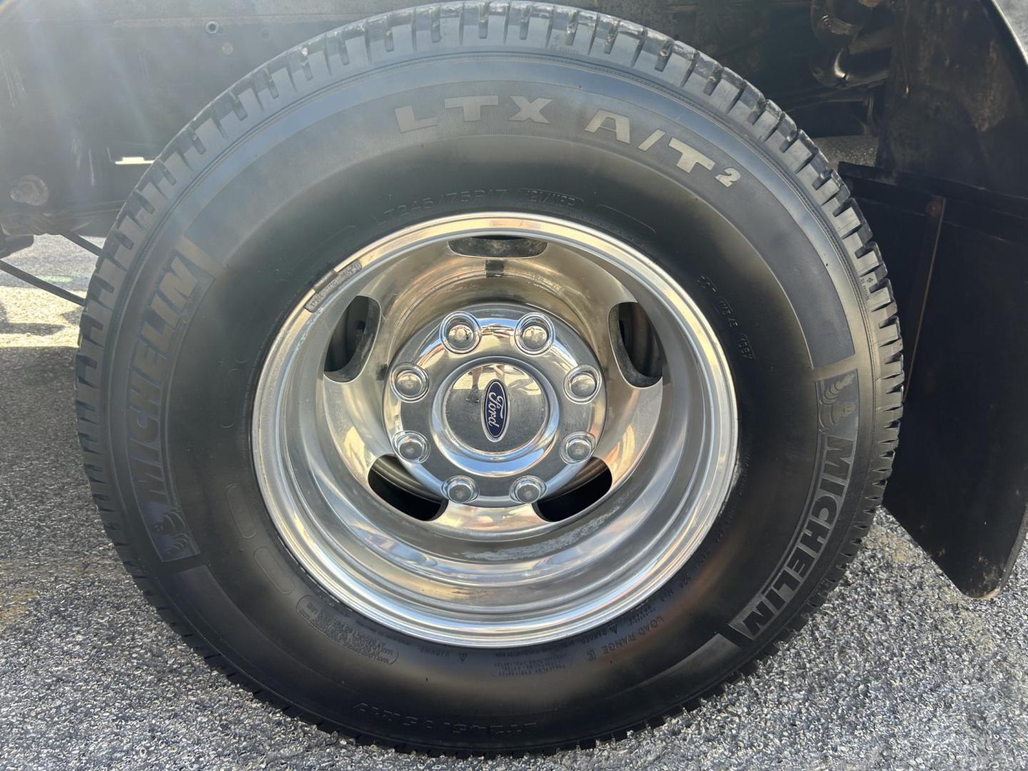 2018 Grey Ford F-350 SD XLT SuperCab Long Bed DRW 4WD (1FD8X3HT0JE) with an 6.7L V8 OHV 16V DIESEL engine, 6A transmission, located at 1687 Business 35 S, New Braunfels, TX, 78130, (830) 625-7159, 29.655487, -98.051491 - Photo#12