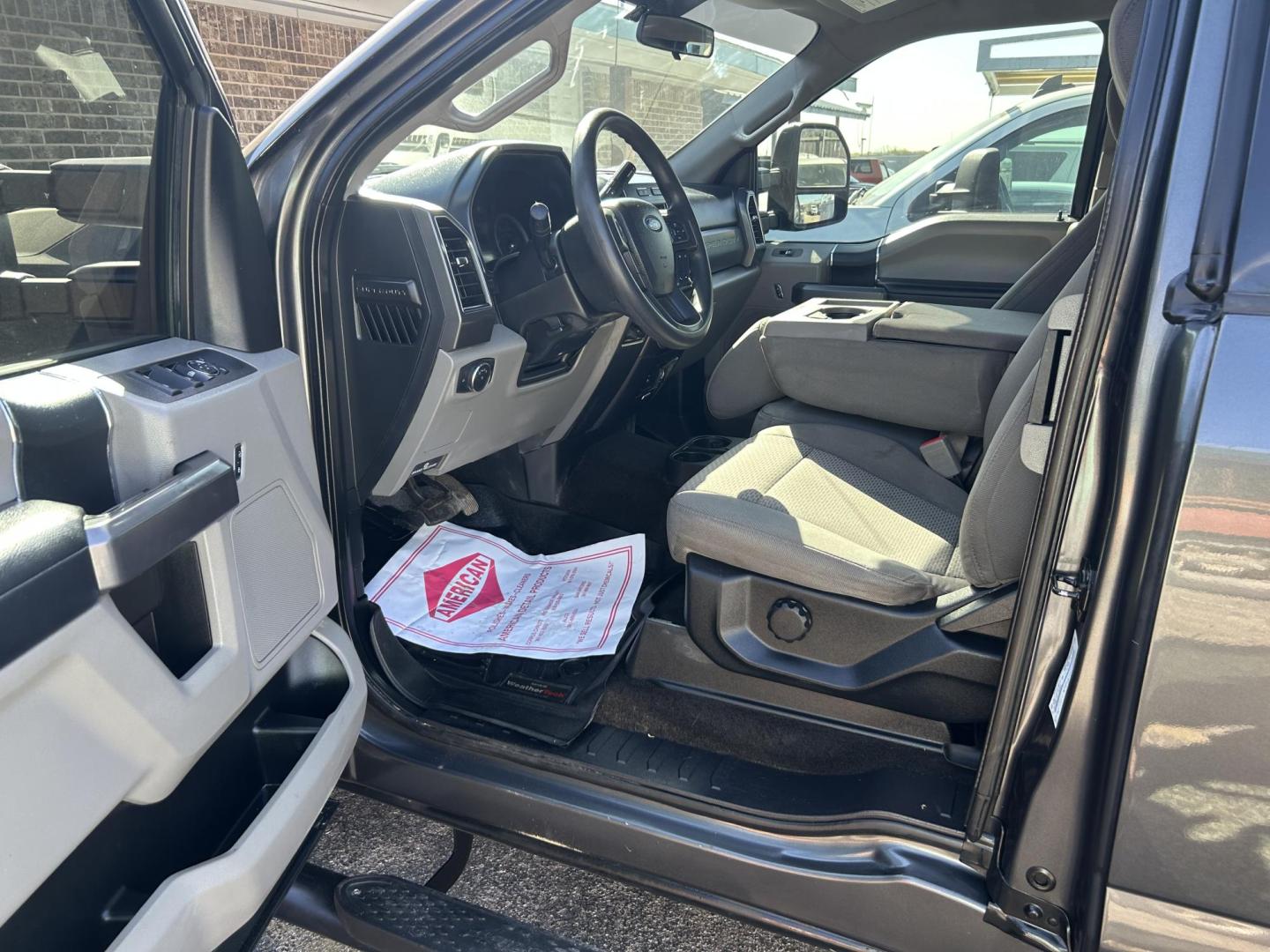 2018 Grey Ford F-350 SD XLT SuperCab Long Bed DRW 4WD (1FD8X3HT0JE) with an 6.7L V8 OHV 16V DIESEL engine, 6A transmission, located at 1687 Business 35 S, New Braunfels, TX, 78130, (830) 625-7159, 29.655487, -98.051491 - Photo#5