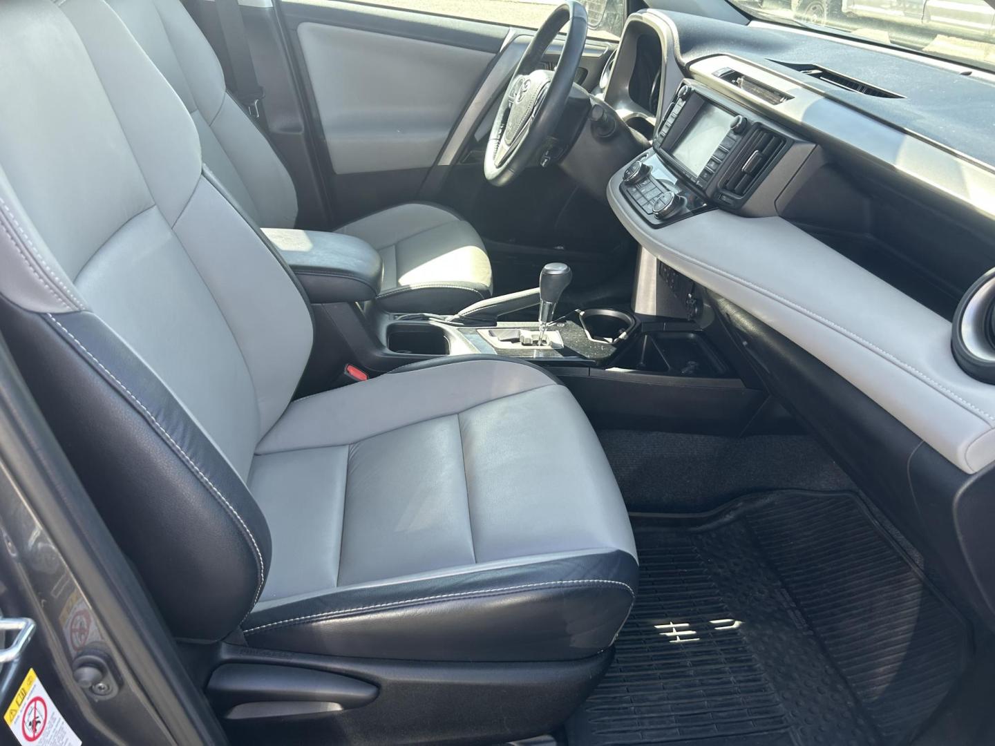 2018 Grey Toyota RAV4 Limited FWD (2T3YFREV3JW) with an 2.5L L4 DOHC 16V engine, 6A transmission, located at 1687 Business 35 S, New Braunfels, TX, 78130, (830) 625-7159, 29.655487, -98.051491 - Photo#5