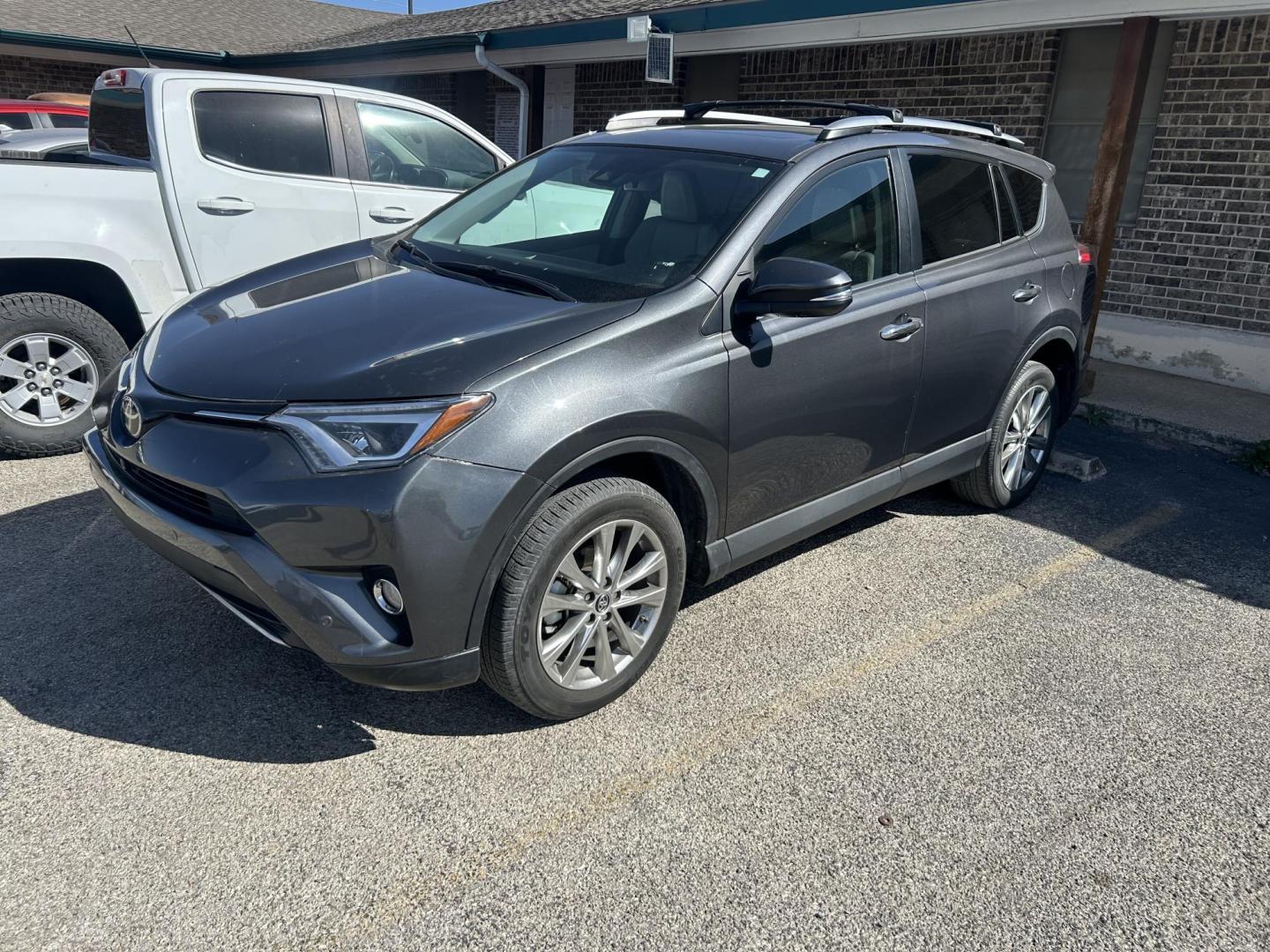 2018 Grey Toyota RAV4 Limited FWD (2T3YFREV3JW) with an 2.5L L4 DOHC 16V engine, 6A transmission, located at 1687 Business 35 S, New Braunfels, TX, 78130, (830) 625-7159, 29.655487, -98.051491 - Photo#0