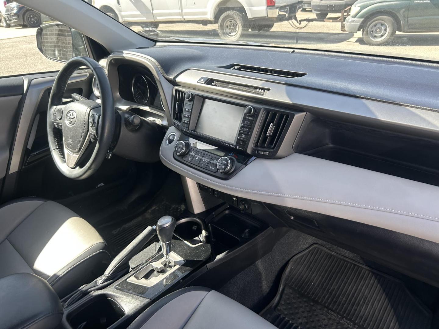 2018 Grey Toyota RAV4 Limited FWD (2T3YFREV3JW) with an 2.5L L4 DOHC 16V engine, 6A transmission, located at 1687 Business 35 S, New Braunfels, TX, 78130, (830) 625-7159, 29.655487, -98.051491 - Photo#7