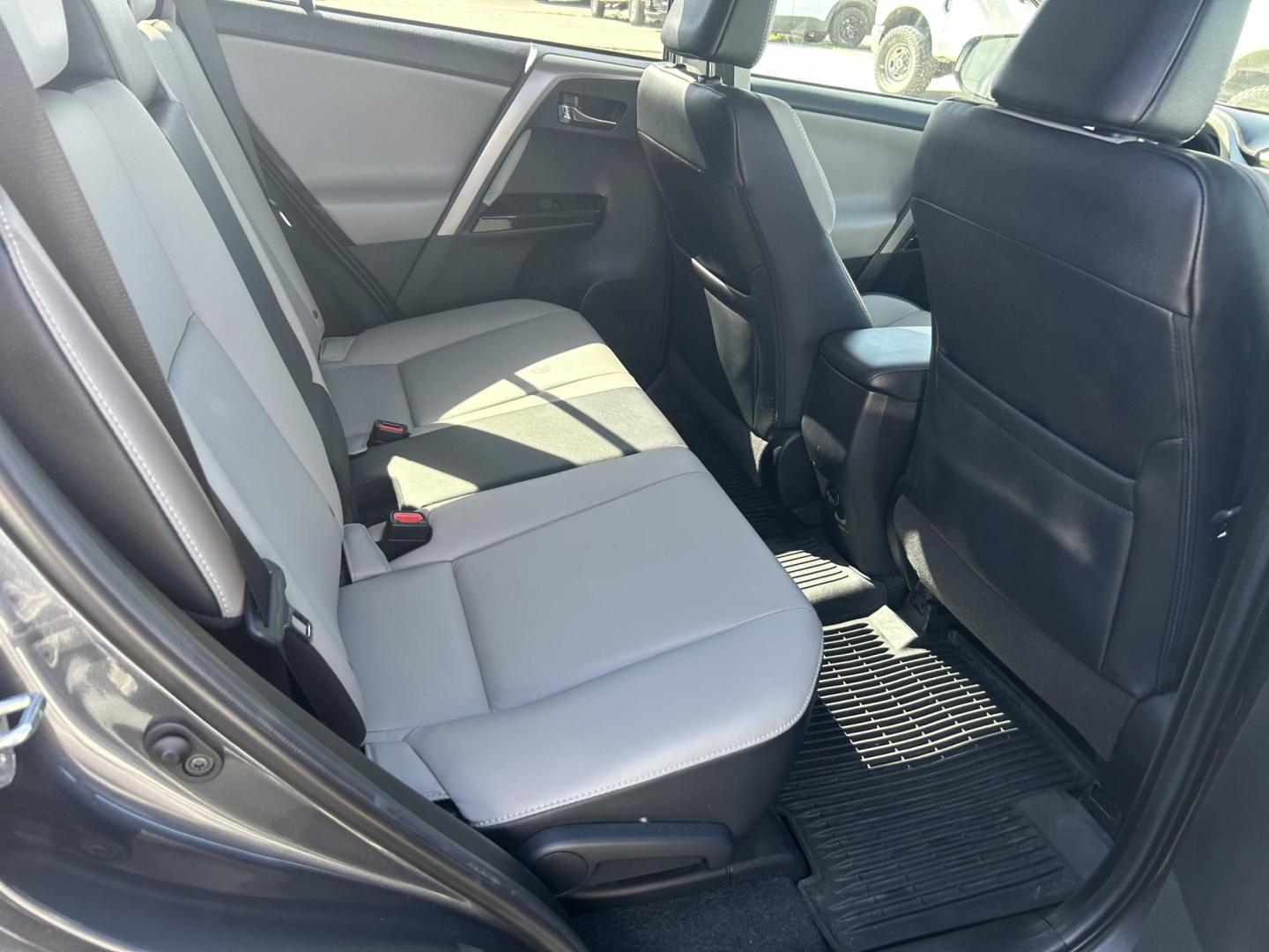 2018 Grey Toyota RAV4 Limited FWD (2T3YFREV3JW) with an 2.5L L4 DOHC 16V engine, 6A transmission, located at 1687 Business 35 S, New Braunfels, TX, 78130, (830) 625-7159, 29.655487, -98.051491 - Photo#6