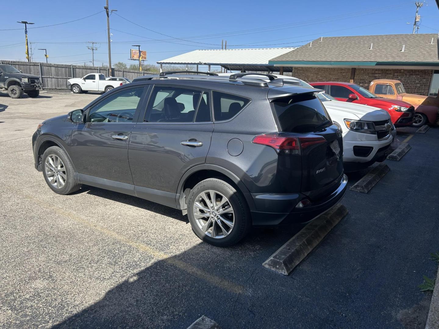 2018 Grey Toyota RAV4 Limited FWD (2T3YFREV3JW) with an 2.5L L4 DOHC 16V engine, 6A transmission, located at 1687 Business 35 S, New Braunfels, TX, 78130, (830) 625-7159, 29.655487, -98.051491 - Photo#1
