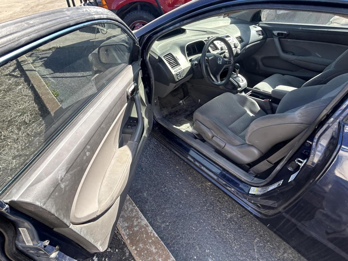 2009 Blue Honda Civic LX Coupe 5-Speed AT (2HGFG12649H) with an 1.8L L4 SOHC 16V engine, 5-Speed Automatic transmission, located at 1687 Business 35 S, New Braunfels, TX, 78130, (830) 625-7159, 29.655487, -98.051491 - Photo#6