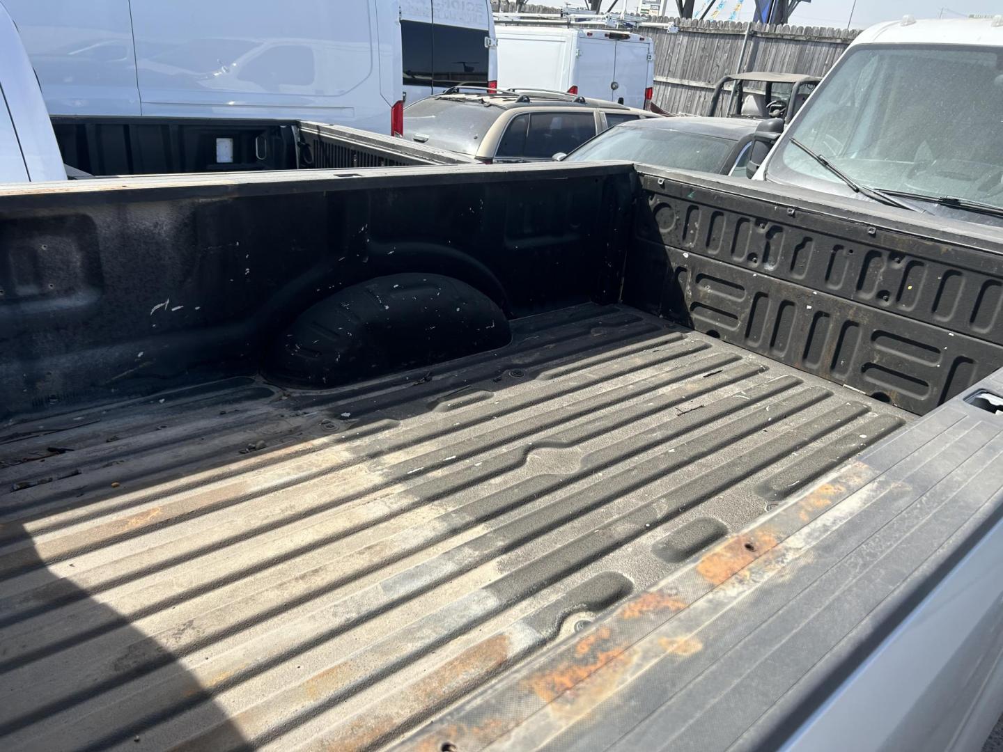 2019 Silver /Gray Ford F-250 SD XLT Crew Cab Long Bed 4WD (1FT7W2BT9KE) with an 6.7L V8 OHV 16V DIESEL engine, 6A transmission, located at 1687 Business 35 S, New Braunfels, TX, 78130, (830) 625-7159, 29.655487, -98.051491 - Photo#5