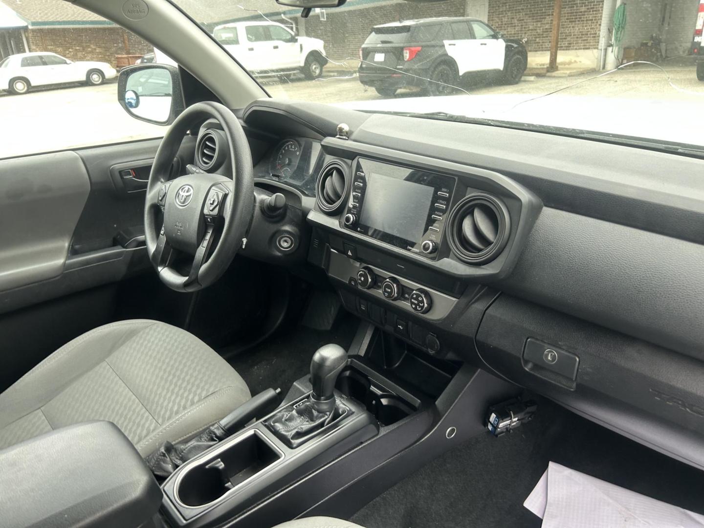 2021 White Toyota Tacoma SR5 Access Cab I4 6AT 2WD (3TYRX5GN1MT) with an 2.7L L4 DOHC 16V engine, 6A transmission, located at 1687 Business 35 S, New Braunfels, TX, 78130, (830) 625-7159, 29.655487, -98.051491 - Photo#7
