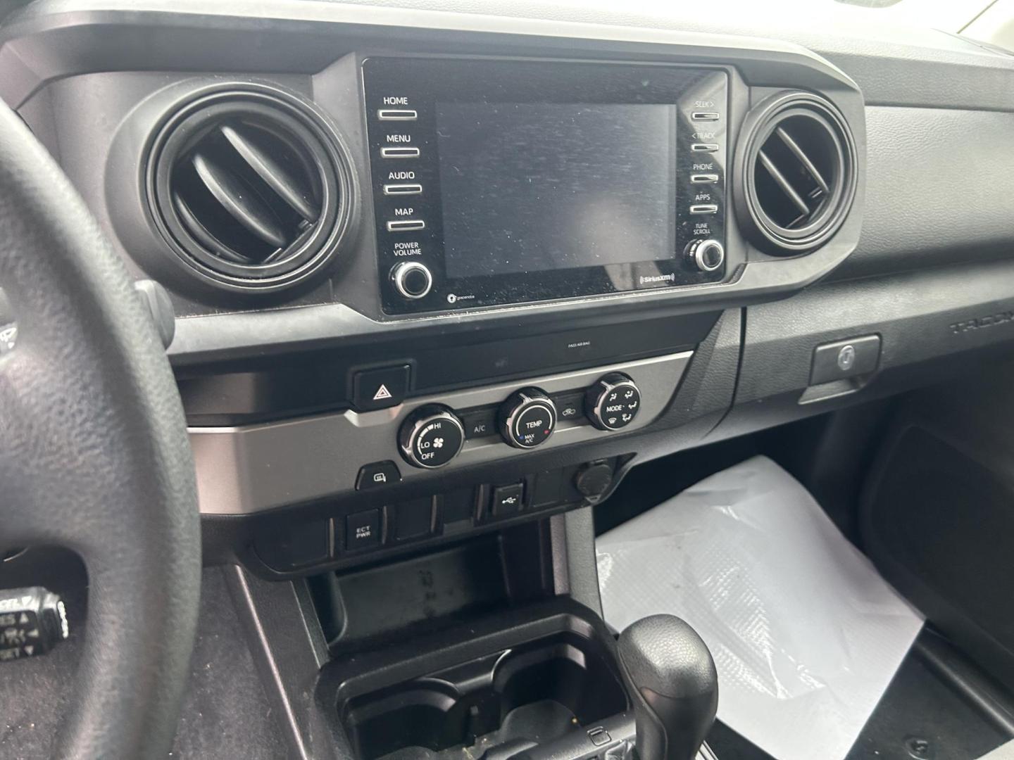 2021 White Toyota Tacoma SR5 Access Cab I4 6AT 2WD (3TYRX5GN1MT) with an 2.7L L4 DOHC 16V engine, 6A transmission, located at 1687 Business 35 S, New Braunfels, TX, 78130, (830) 625-7159, 29.655487, -98.051491 - Photo#9