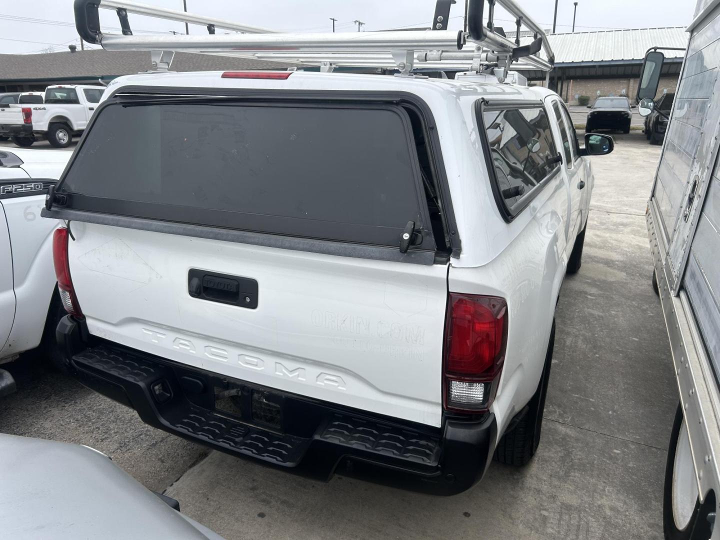 2021 White Toyota Tacoma SR5 Access Cab I4 6AT 2WD (3TYRX5GN1MT) with an 2.7L L4 DOHC 16V engine, 6A transmission, located at 1687 Business 35 S, New Braunfels, TX, 78130, (830) 625-7159, 29.655487, -98.051491 - Photo#2