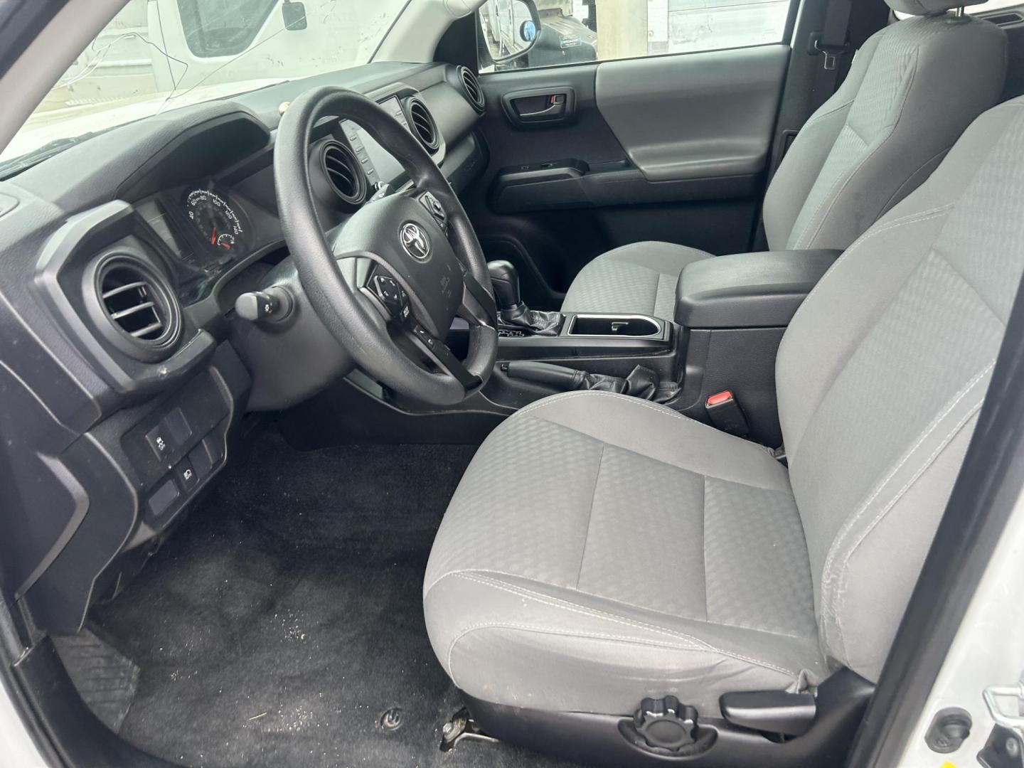 2021 White Toyota Tacoma SR5 Access Cab I4 6AT 2WD (3TYRX5GN1MT) with an 2.7L L4 DOHC 16V engine, 6A transmission, located at 1687 Business 35 S, New Braunfels, TX, 78130, (830) 625-7159, 29.655487, -98.051491 - Photo#5