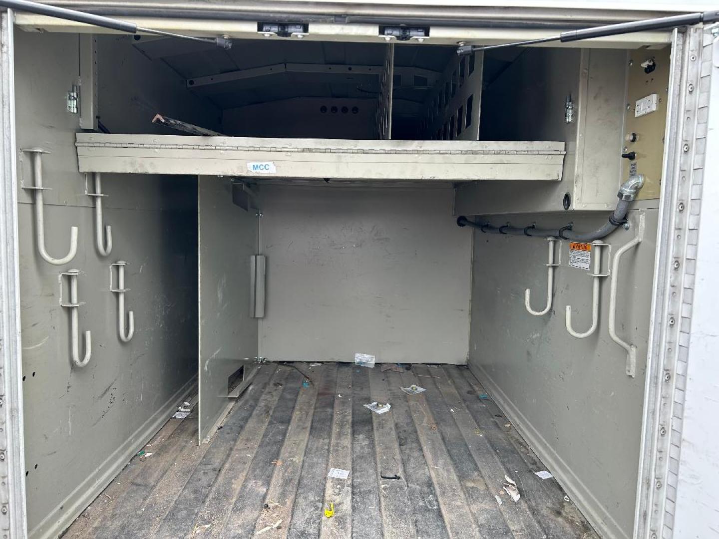 2016 Chevrolet Silverado 3500HD Work Truck Long Box 2WD (1GB3CYCG0GZ) with an 6.0L V8 OHV 16V FFV engine, 6A transmission, located at 1687 Business 35 S, New Braunfels, TX, 78130, (830) 625-7159, 29.655487, -98.051491 - Photo#3