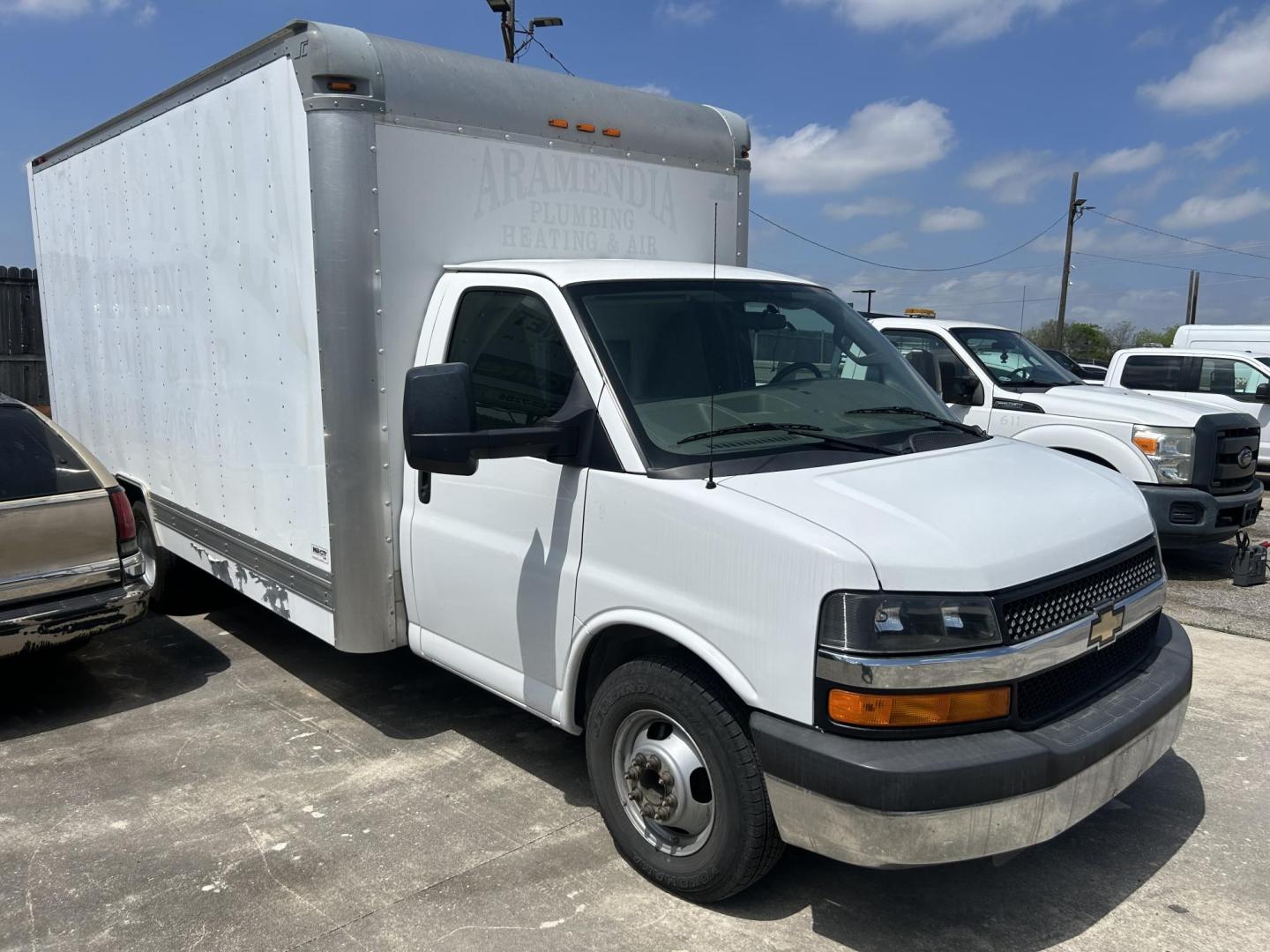 2016 White Chevrolet Express G3500 177" (1GB3GTCG8G1) with an 6.0L V8 OHV 16V FFV engine, 6A transmission, located at 1687 Business 35 S, New Braunfels, TX, 78130, (830) 625-7159, 29.655487, -98.051491 - Photo#1