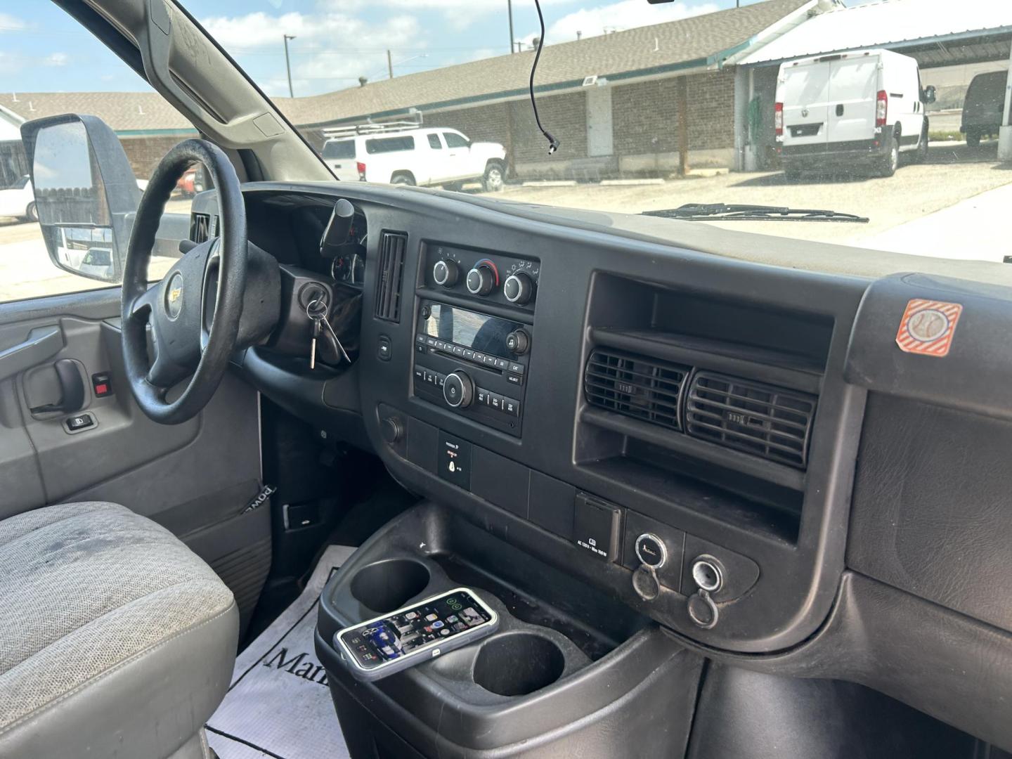 2016 White Chevrolet Express G3500 177" (1GB3GTCG8G1) with an 6.0L V8 OHV 16V FFV engine, 6A transmission, located at 1687 Business 35 S, New Braunfels, TX, 78130, (830) 625-7159, 29.655487, -98.051491 - Photo#2