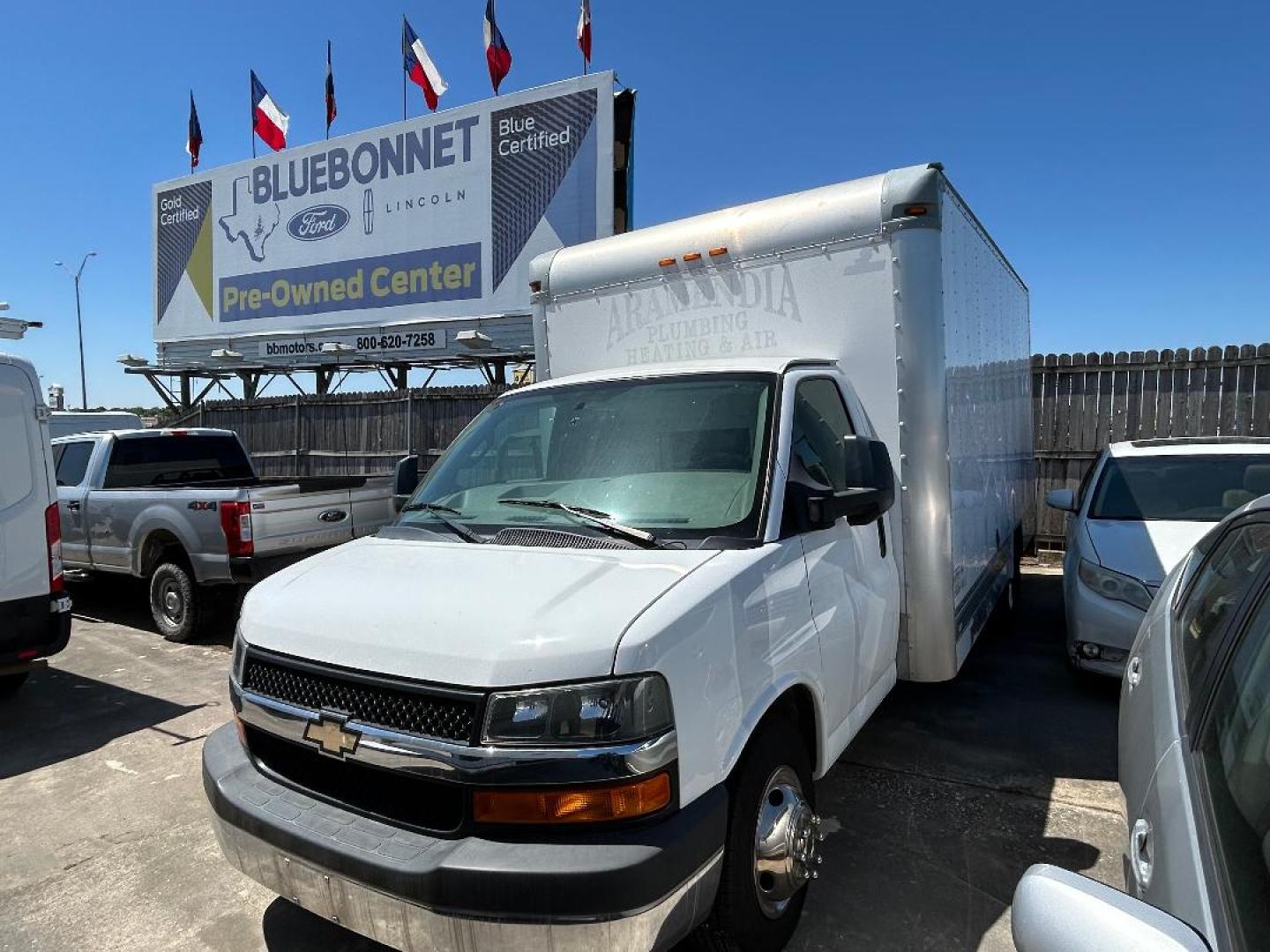2016 White Chevrolet Express G3500 177" (1GB3GTCG8G1) with an 6.0L V8 OHV 16V FFV engine, 6A transmission, located at 1687 Business 35 S, New Braunfels, TX, 78130, (830) 625-7159, 29.655487, -98.051491 - Photo#0