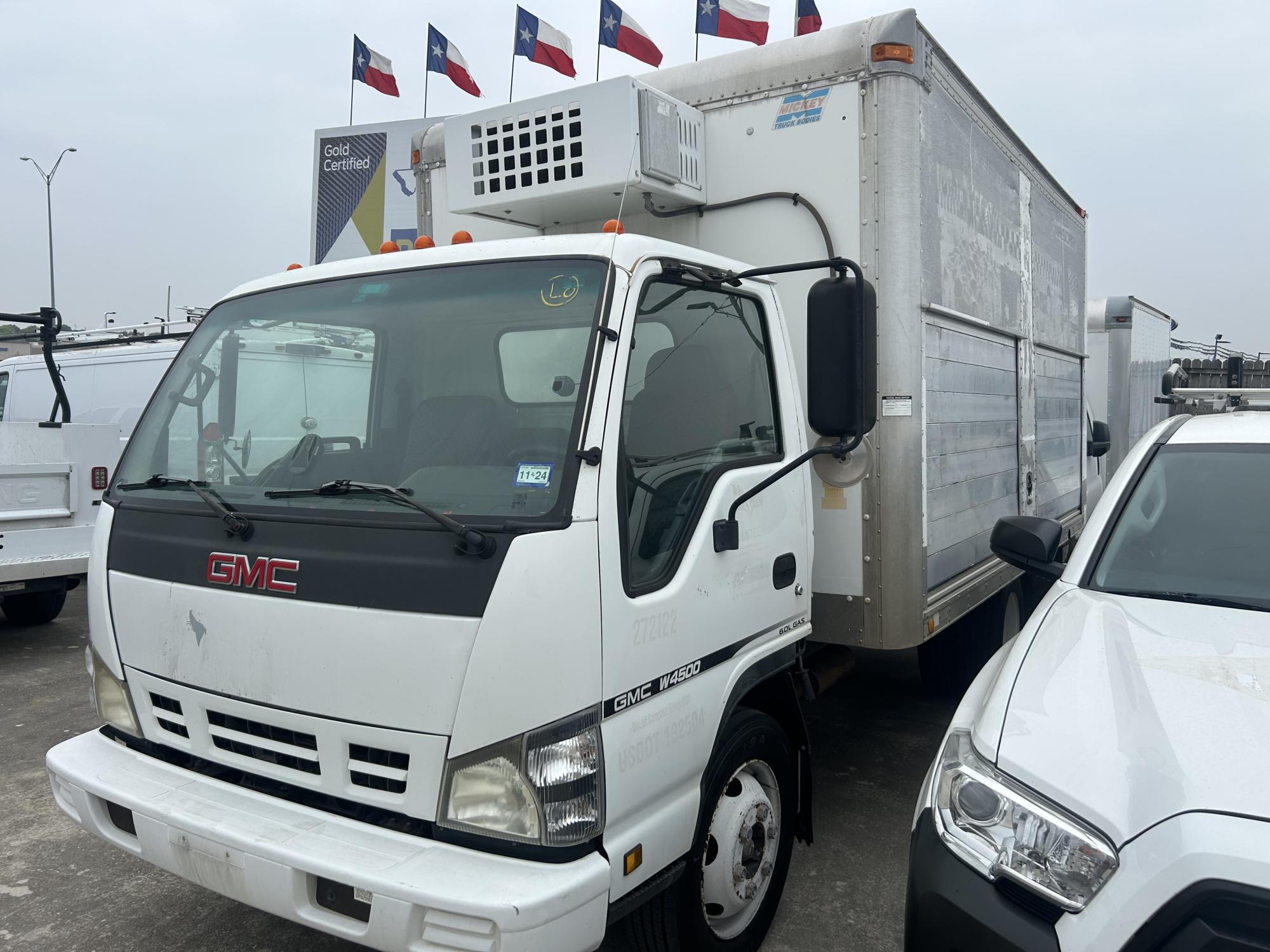 photo of 2007 GMC W45042 -