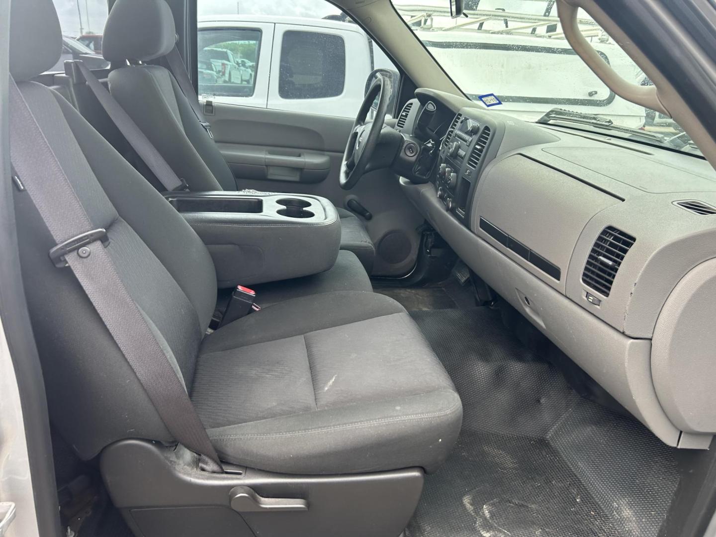 2012 Silver GMC Sierra 1500 Work Truck 2WD (1GTN1TEX2CZ) with an 4.3L V6 OHV 12V engine, 6-Speed Automatic transmission, located at 1687 Business 35 S, New Braunfels, TX, 78130, (830) 625-7159, 29.655487, -98.051491 - Photo#6
