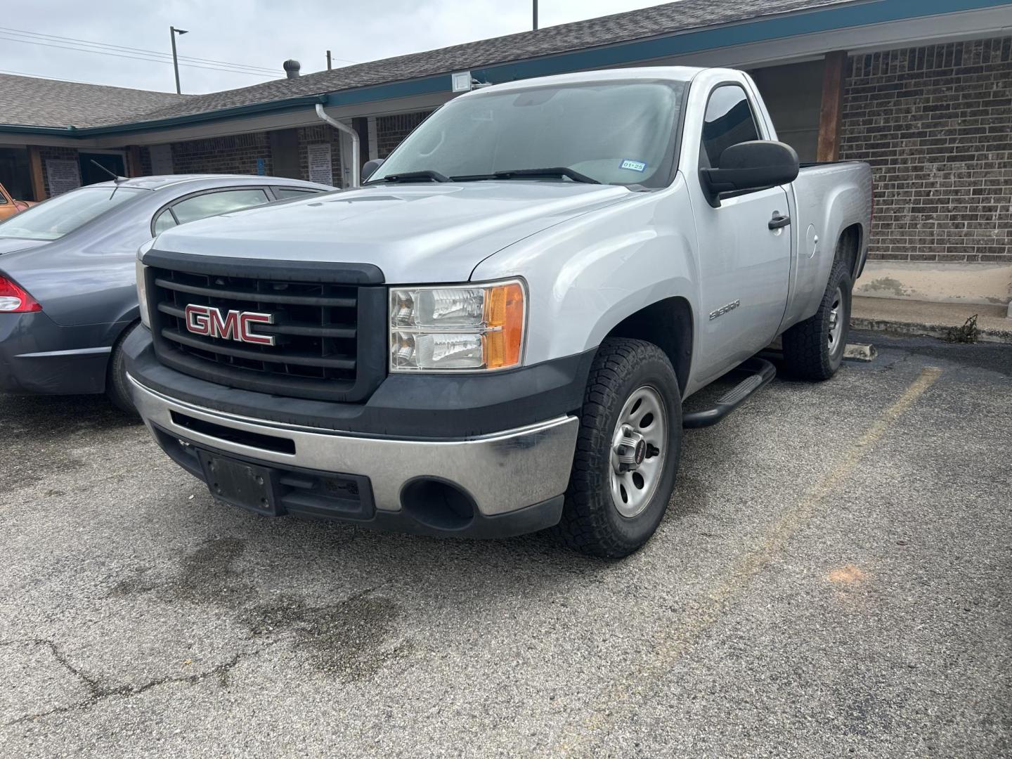 2012 Silver GMC Sierra 1500 Work Truck 2WD (1GTN1TEX2CZ) with an 4.3L V6 OHV 12V engine, 6-Speed Automatic transmission, located at 1687 Business 35 S, New Braunfels, TX, 78130, (830) 625-7159, 29.655487, -98.051491 - Photo#0