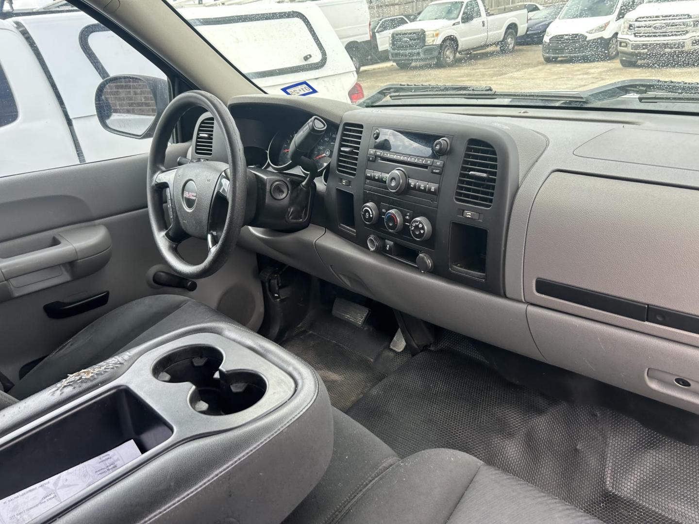 2012 Silver GMC Sierra 1500 Work Truck 2WD (1GTN1TEX2CZ) with an 4.3L V6 OHV 12V engine, 6-Speed Automatic transmission, located at 1687 Business 35 S, New Braunfels, TX, 78130, (830) 625-7159, 29.655487, -98.051491 - Photo#7