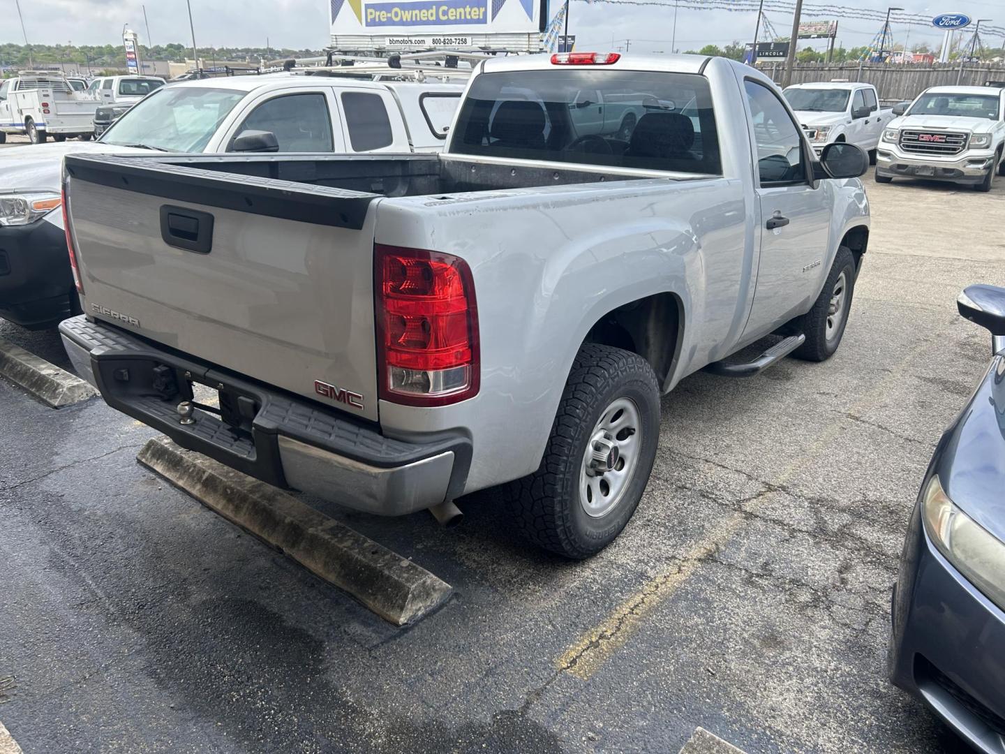 2012 Silver GMC Sierra 1500 Work Truck 2WD (1GTN1TEX2CZ) with an 4.3L V6 OHV 12V engine, 6-Speed Automatic transmission, located at 1687 Business 35 S, New Braunfels, TX, 78130, (830) 625-7159, 29.655487, -98.051491 - Photo#2