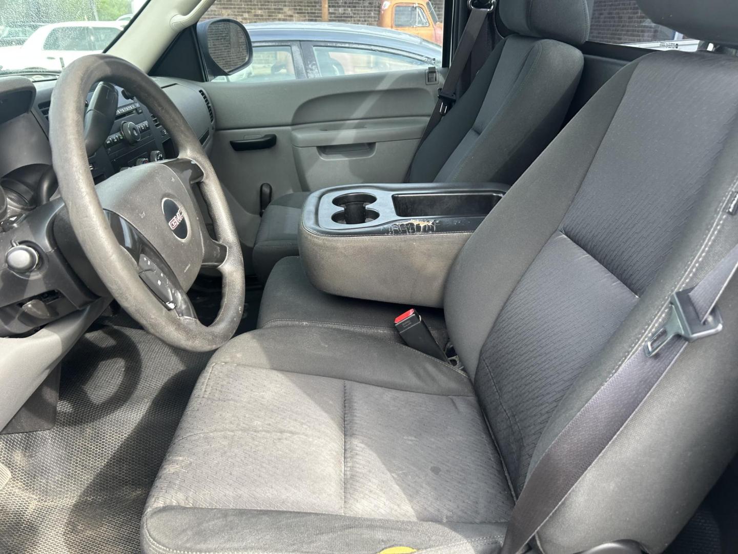 2012 Silver GMC Sierra 1500 Work Truck 2WD (1GTN1TEX2CZ) with an 4.3L V6 OHV 12V engine, 6-Speed Automatic transmission, located at 1687 Business 35 S, New Braunfels, TX, 78130, (830) 625-7159, 29.655487, -98.051491 - Photo#5