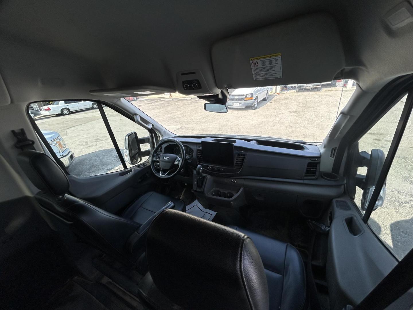 2022 White Ford Transit 350 Wagon Med. Roof XL w/Sliding Pass. 148-in. WB (1FBAX2C85NK) with an 3.5L V6 DOHC 24V engine, 6A transmission, located at 1687 Business 35 S, New Braunfels, TX, 78130, (830) 625-7159, 29.655487, -98.051491 - Photo#4