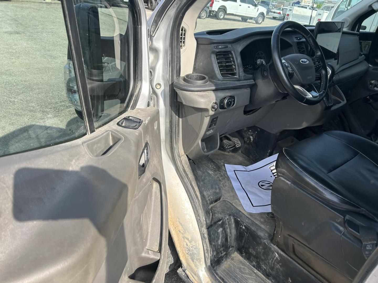 2022 White Ford Transit 350 Wagon Med. Roof XL w/Sliding Pass. 148-in. WB (1FBAX2C85NK) with an 3.5L V6 DOHC 24V engine, 6A transmission, located at 1687 Business 35 S, New Braunfels, TX, 78130, (830) 625-7159, 29.655487, -98.051491 - Photo#7