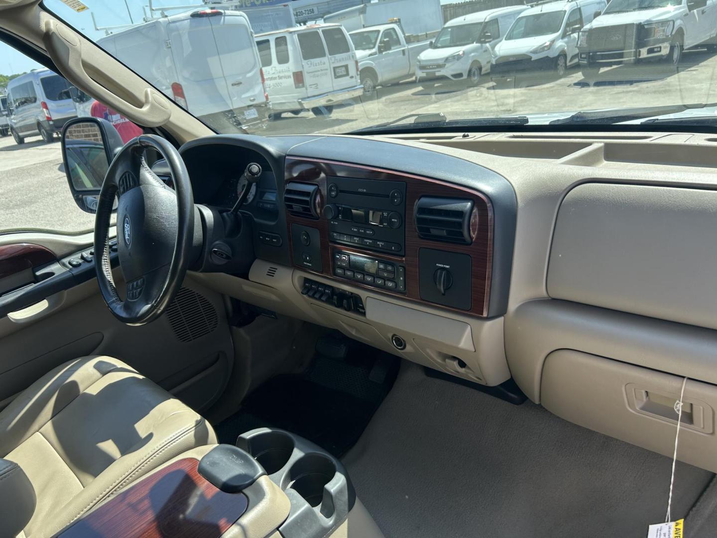 2006 White Ford F-350 SD Lariat Crew Cab 2WD DRW (1FTWW32PX6E) with an 6.0L V8 OHV 32V TURBO DIESEL engine, located at 1687 Business 35 S, New Braunfels, TX, 78130, (830) 625-7159, 29.655487, -98.051491 - Photo#11