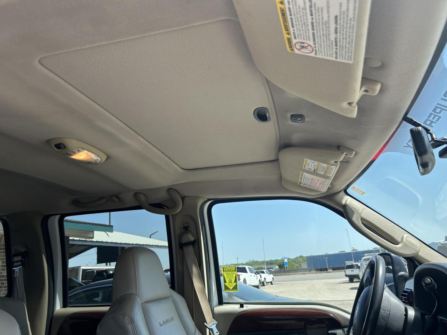 2006 White Ford F-350 SD Lariat Crew Cab 2WD DRW (1FTWW32PX6E) with an 6.0L V8 OHV 32V TURBO DIESEL engine, located at 1687 Business 35 S, New Braunfels, TX, 78130, (830) 625-7159, 29.655487, -98.051491 - Photo#12