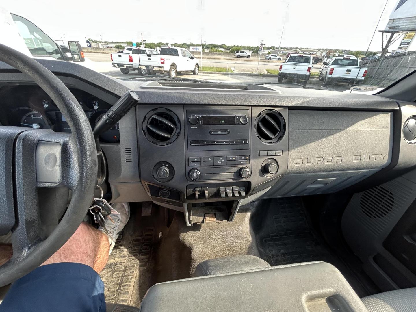 2012 White Ford F-350 SD XLT 2WD (1FDBF3ETXCE) with an 6.7L V8 OHV 16V DIESEL engine, 6A transmission, located at 1687 Business 35 S, New Braunfels, TX, 78130, (830) 625-7159, 29.655487, -98.051491 - Photo#11