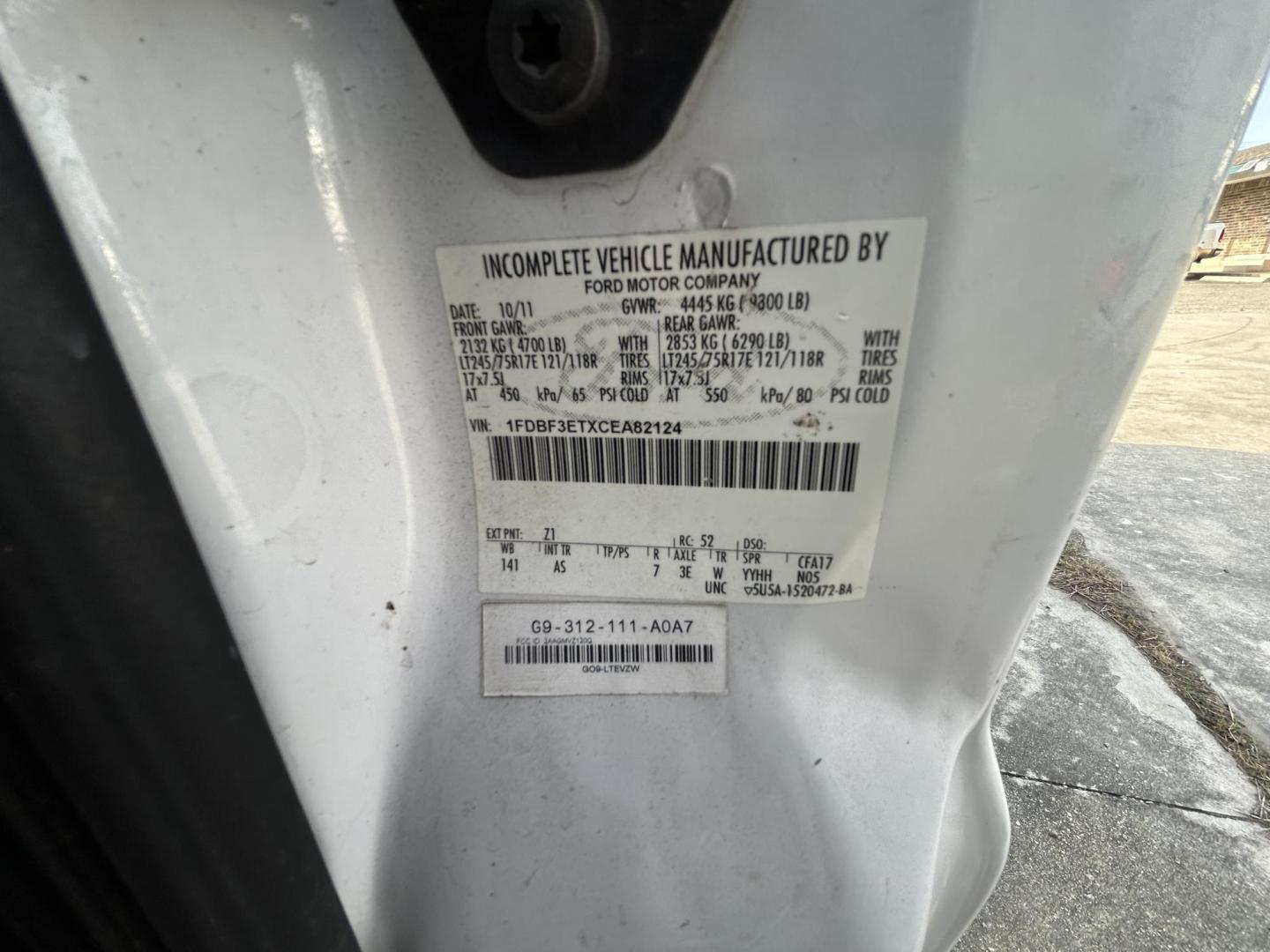 2012 White Ford F-350 SD XLT 2WD (1FDBF3ETXCE) with an 6.7L V8 OHV 16V DIESEL engine, 6A transmission, located at 1687 Business 35 S, New Braunfels, TX, 78130, (830) 625-7159, 29.655487, -98.051491 - Photo#15