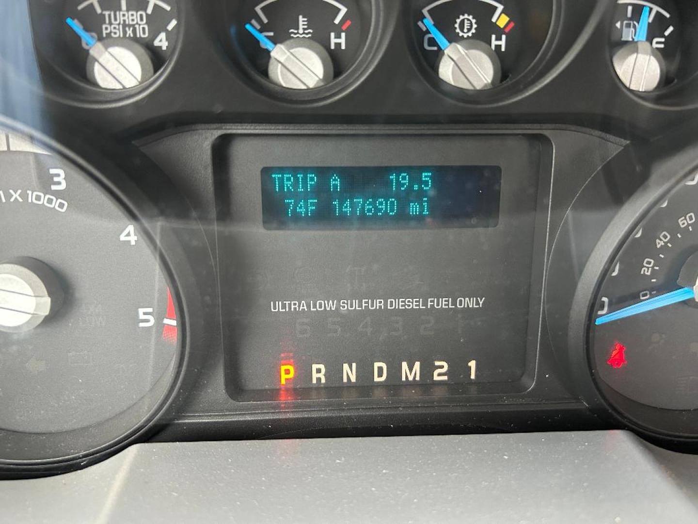 2012 White Ford F-350 SD XLT 2WD (1FDBF3ETXCE) with an 6.7L V8 OHV 16V DIESEL engine, 6A transmission, located at 1687 Business 35 S, New Braunfels, TX, 78130, (830) 625-7159, 29.655487, -98.051491 - Photo#13