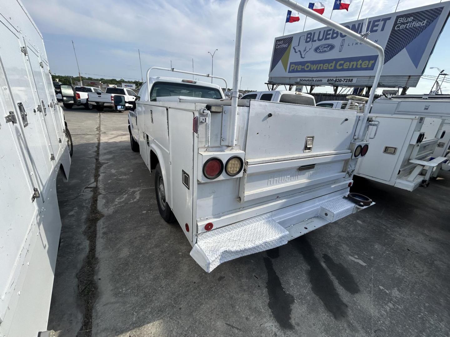 2012 White Ford F-350 SD XLT 2WD (1FDBF3ETXCE) with an 6.7L V8 OHV 16V DIESEL engine, 6A transmission, located at 1687 Business 35 S, New Braunfels, TX, 78130, (830) 625-7159, 29.655487, -98.051491 - Photo#1