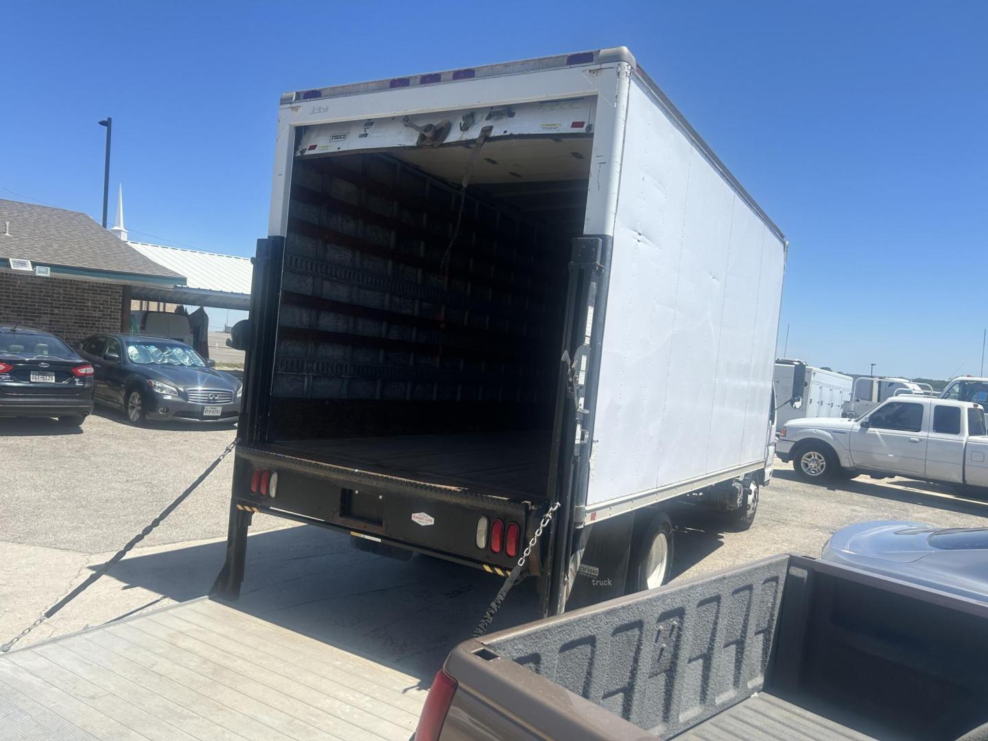 2007 White Isuzu NPR - (JALC4B16677) with an 5.2L L4 TURBO DIESEL engine, located at 1687 Business 35 S, New Braunfels, TX, 78130, (830) 625-7159, 29.655487, -98.051491 - Photo#5
