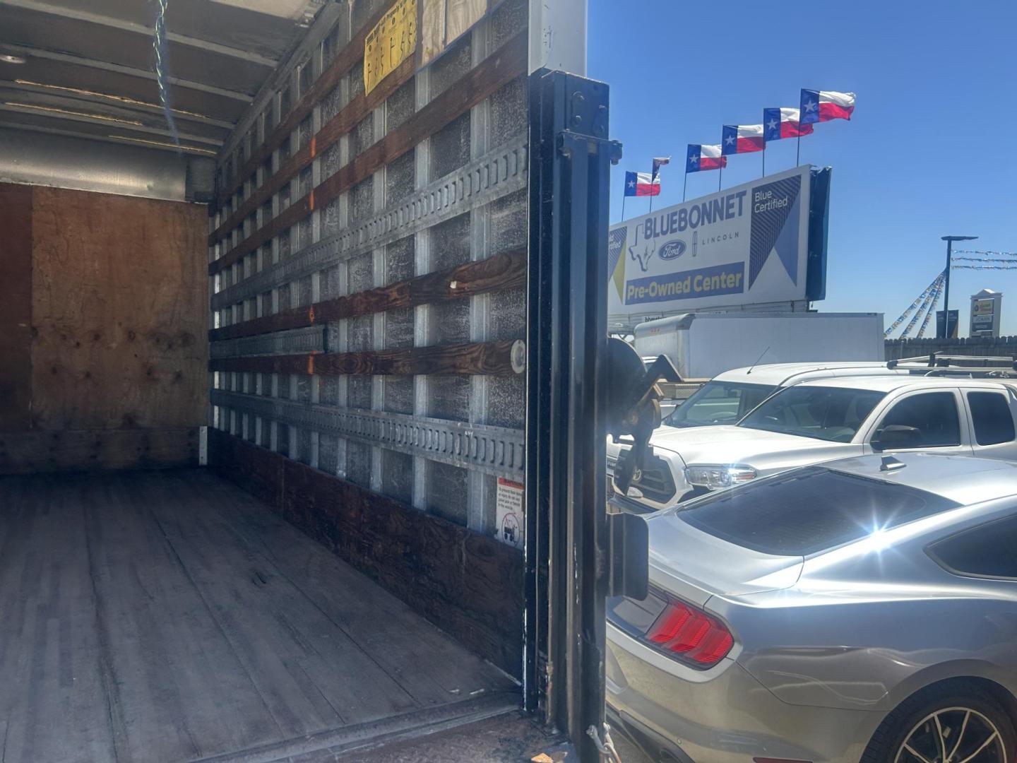 2007 White Isuzu NPR - (JALC4B16677) with an 5.2L L4 TURBO DIESEL engine, located at 1687 Business 35 S, New Braunfels, TX, 78130, (830) 625-7159, 29.655487, -98.051491 - Photo#8