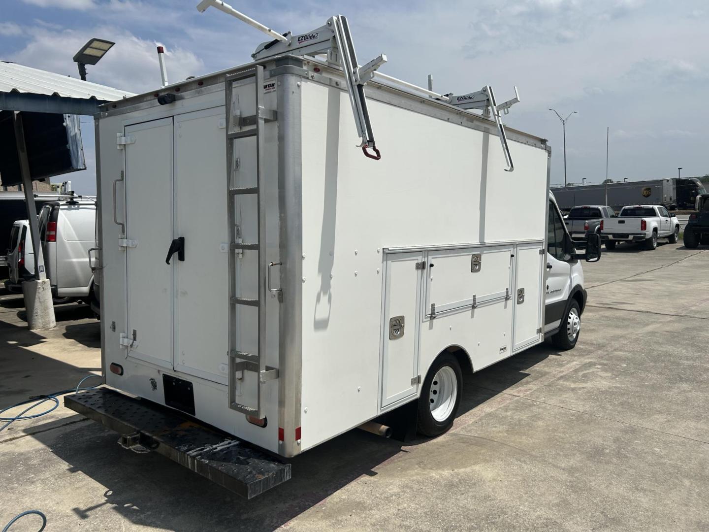 2019 White Ford Transit T-350 HD DRW (1FDBF6PM7KK) with an 3.7L V6 DOHC 24V engine, located at 1687 Business 35 S, New Braunfels, TX, 78130, (830) 625-7159, 29.655487, -98.051491 - Photo#5
