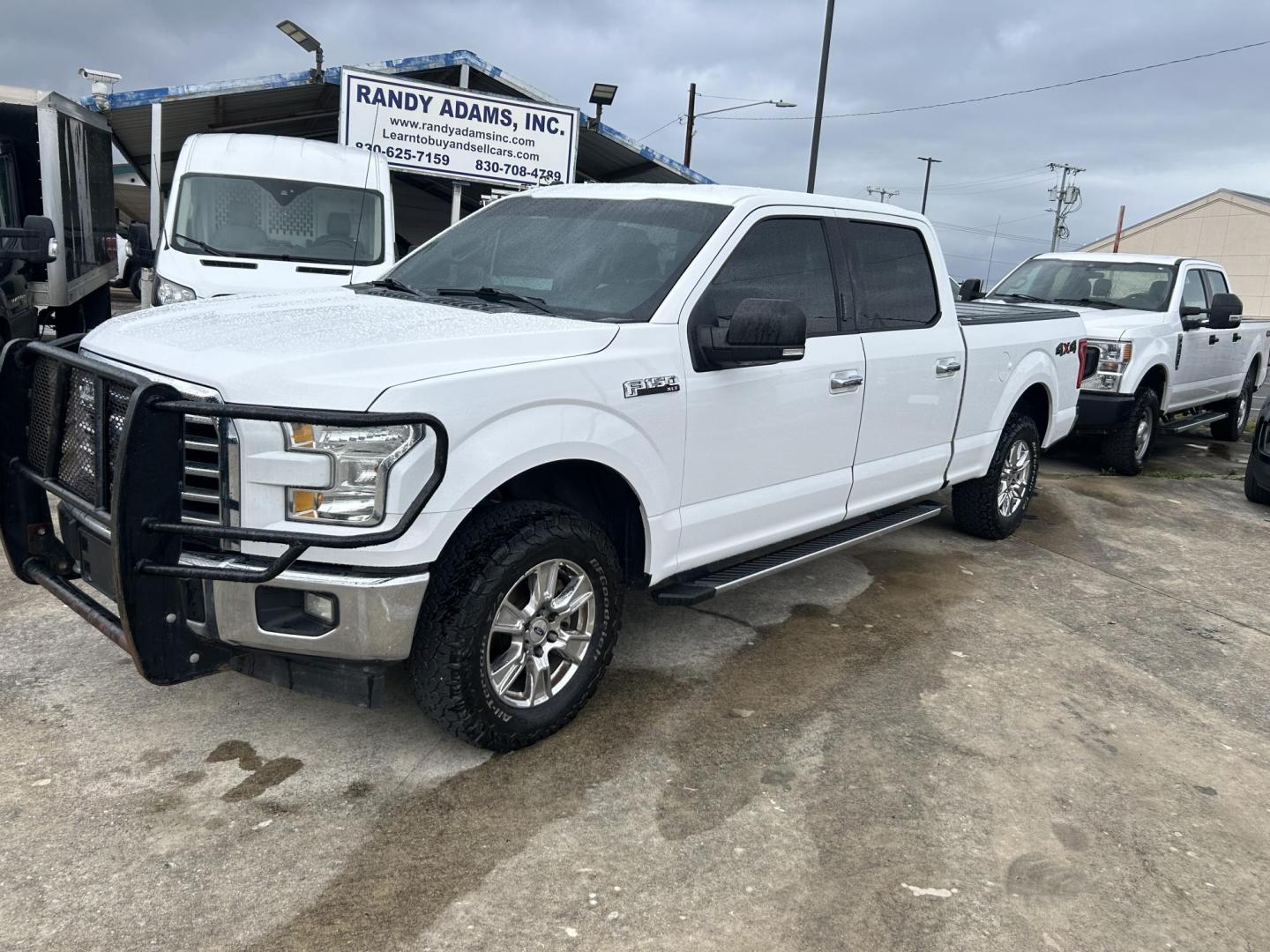 2017 White Ford F-150 XL SuperCrew 6.5-ft. Bed 4WD (1FTFW1EFXHF) with an 5.0L V8 engine, 6A transmission, located at 1687 Business 35 S, New Braunfels, TX, 78130, (830) 625-7159, 29.655487, -98.051491 - Photo#0