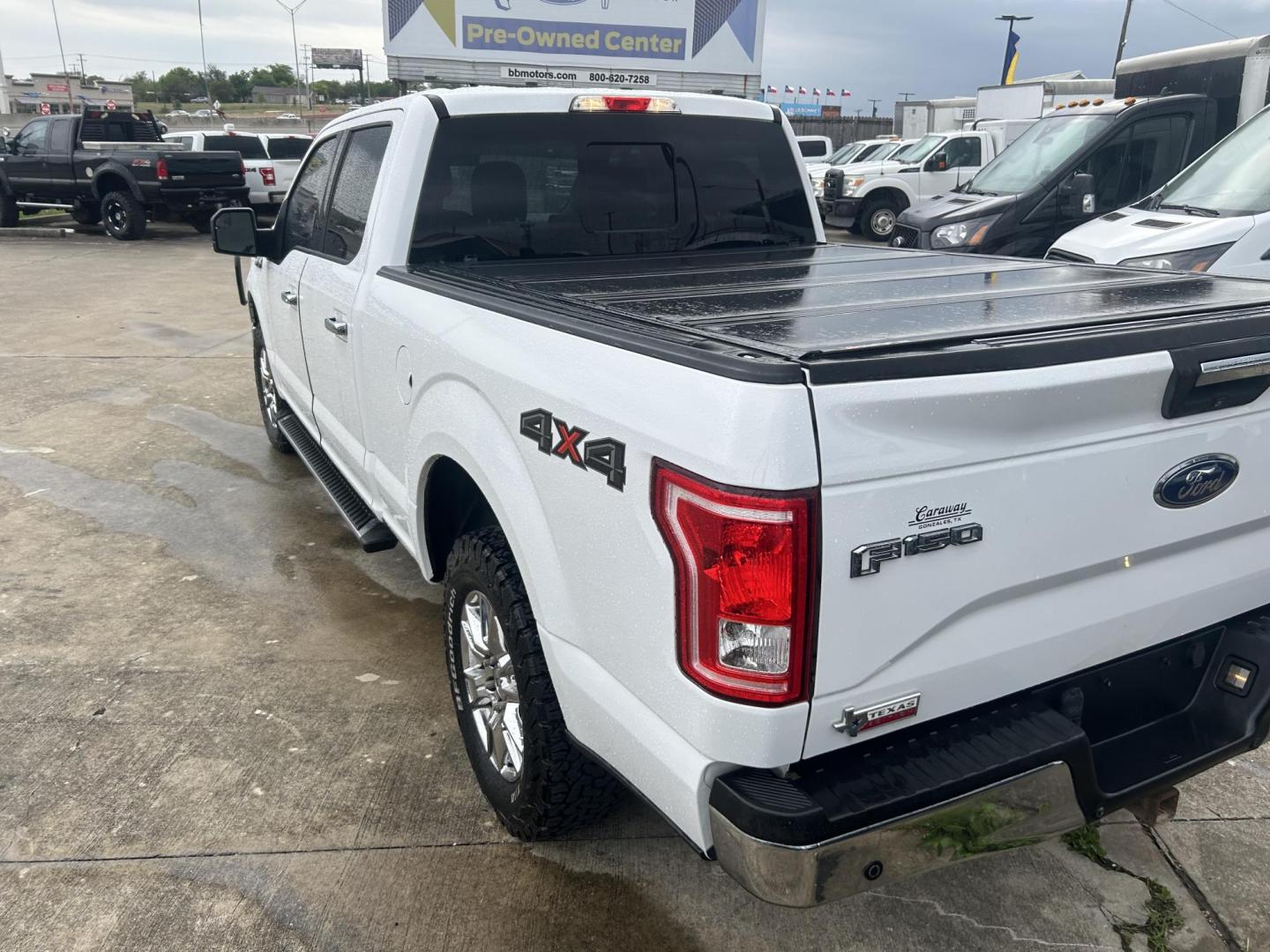 2017 White Ford F-150 XL SuperCrew 6.5-ft. Bed 4WD (1FTFW1EFXHF) with an 5.0L V8 engine, 6A transmission, located at 1687 Business 35 S, New Braunfels, TX, 78130, (830) 625-7159, 29.655487, -98.051491 - Photo#1