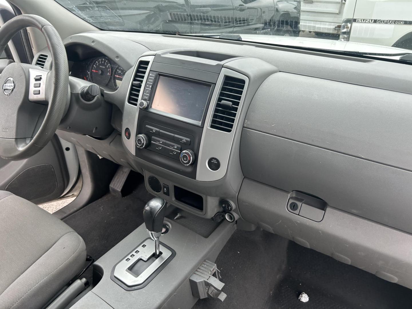 2021 White Nissan Frontier S King Cab 2WD (1N6ED0CE4MN) with an 3.8L V6 DOHC 24V engine, 9A transmission, located at 1687 Business 35 S, New Braunfels, TX, 78130, (830) 625-7159, 29.655487, -98.051491 - Photo#8