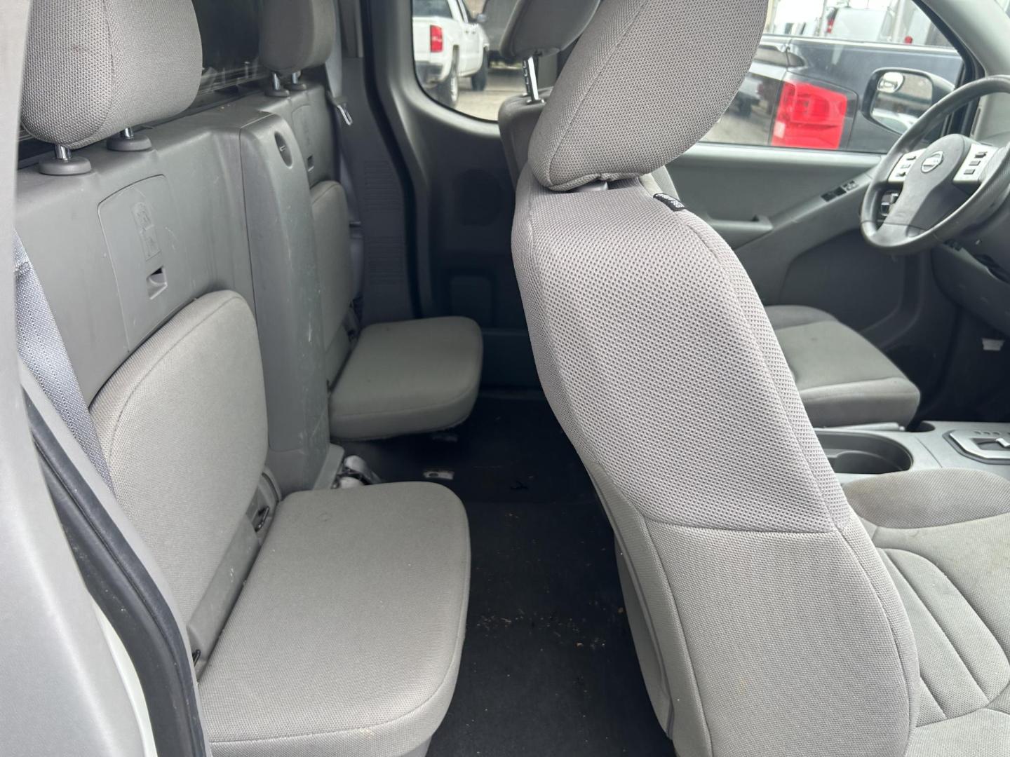2021 White Nissan Frontier S King Cab 2WD (1N6ED0CE4MN) with an 3.8L V6 DOHC 24V engine, 9A transmission, located at 1687 Business 35 S, New Braunfels, TX, 78130, (830) 625-7159, 29.655487, -98.051491 - Photo#7
