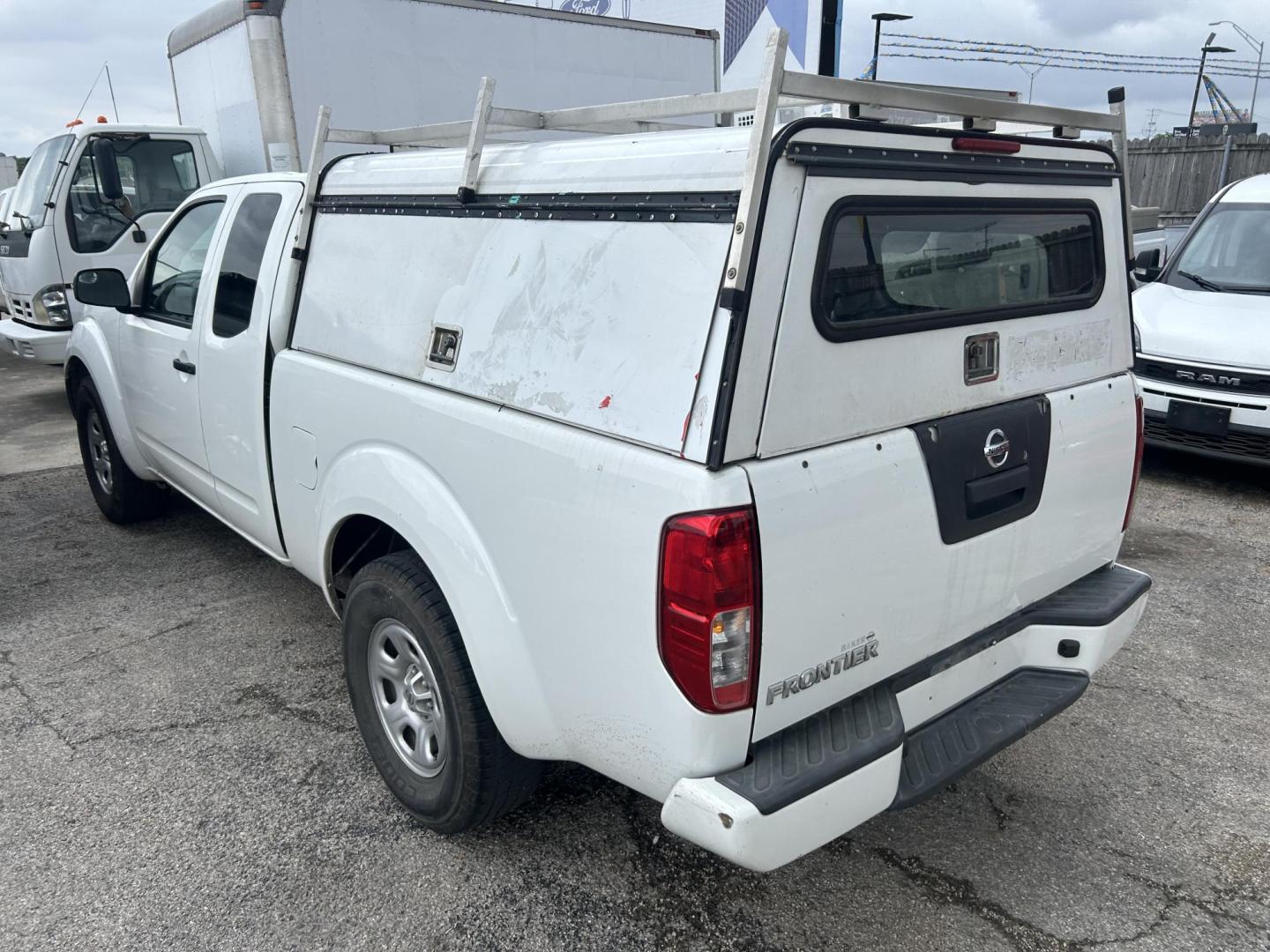 2021 White Nissan Frontier S King Cab 2WD (1N6ED0CE4MN) with an 3.8L V6 DOHC 24V engine, 9A transmission, located at 1687 Business 35 S, New Braunfels, TX, 78130, (830) 625-7159, 29.655487, -98.051491 - Photo#1