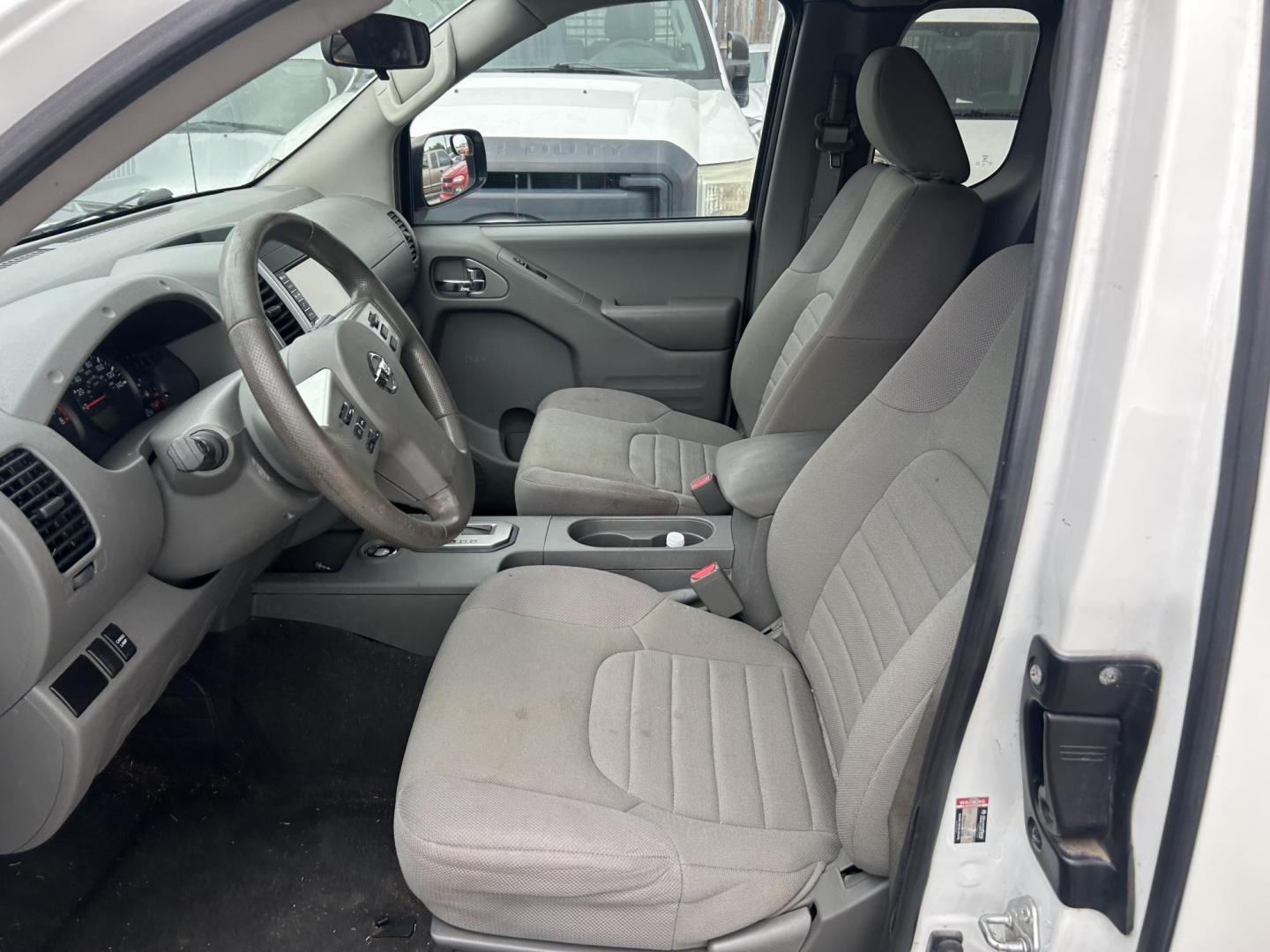 2021 White Nissan Frontier S King Cab 2WD (1N6ED0CE4MN) with an 3.8L V6 DOHC 24V engine, 9A transmission, located at 1687 Business 35 S, New Braunfels, TX, 78130, (830) 625-7159, 29.655487, -98.051491 - Photo#5