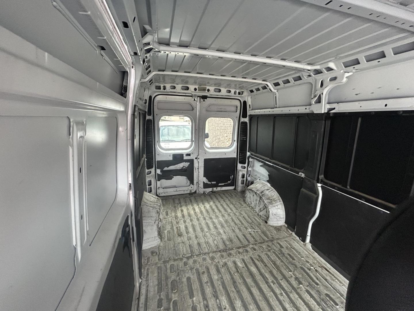 2020 White RAM Promaster 2500 High Roof Tradesman 136-in. WB (3C6TRVCG9LE) with an 3.6L V6 engine, 6A transmission, located at 1687 Business 35 S, New Braunfels, TX, 78130, (830) 625-7159, 29.655487, -98.051491 - Photo#4