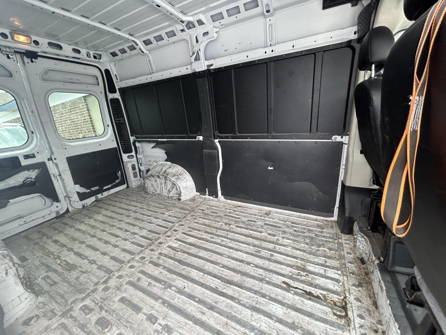 2020 White RAM Promaster 2500 High Roof Tradesman 136-in. WB (3C6TRVCG9LE) with an 3.6L V6 engine, 6A transmission, located at 1687 Business 35 S, New Braunfels, TX, 78130, (830) 625-7159, 29.655487, -98.051491 - Photo#5