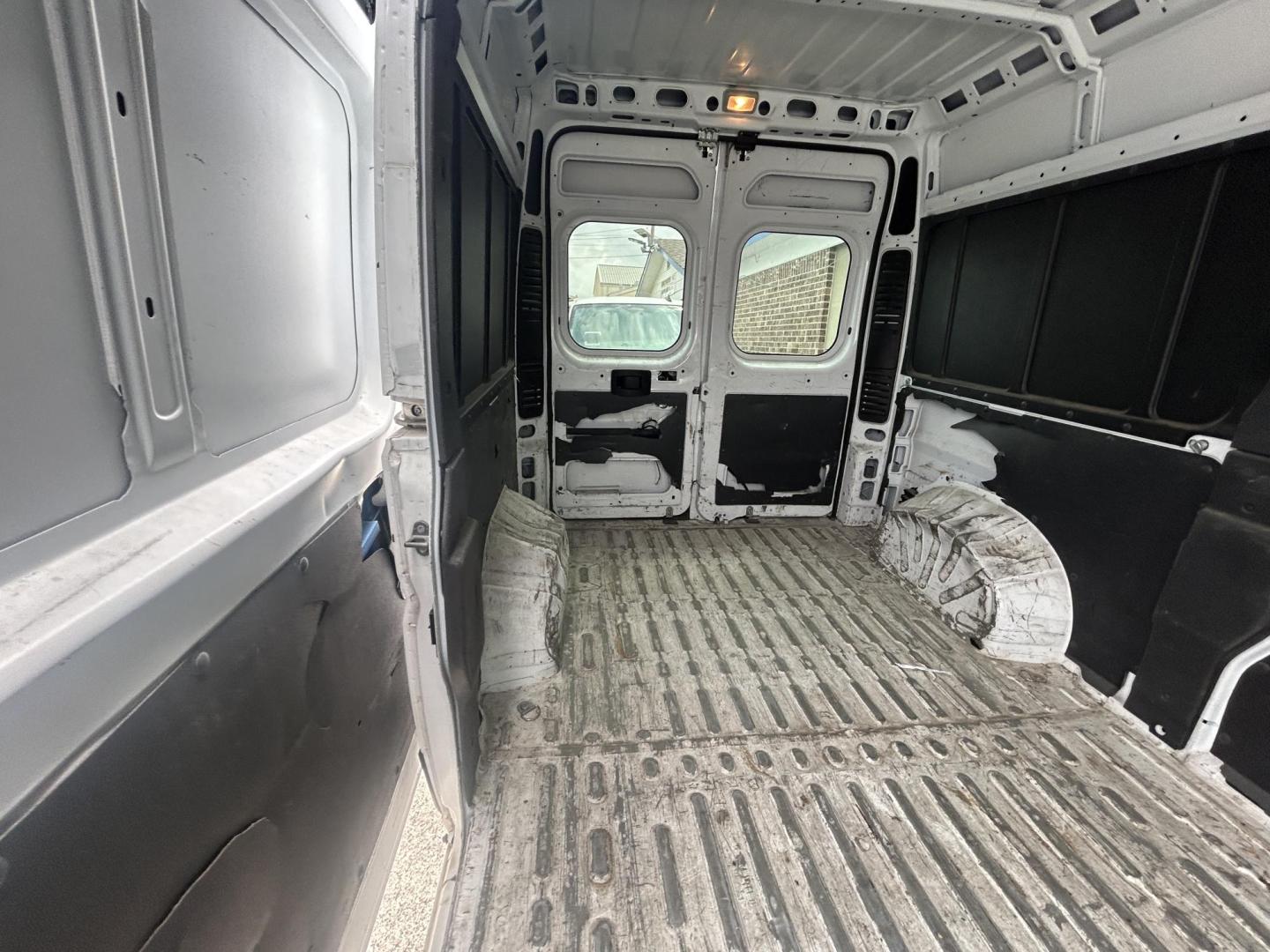 2020 White RAM Promaster 2500 High Roof Tradesman 136-in. WB (3C6TRVCG9LE) with an 3.6L V6 engine, 6A transmission, located at 1687 Business 35 S, New Braunfels, TX, 78130, (830) 625-7159, 29.655487, -98.051491 - Photo#6