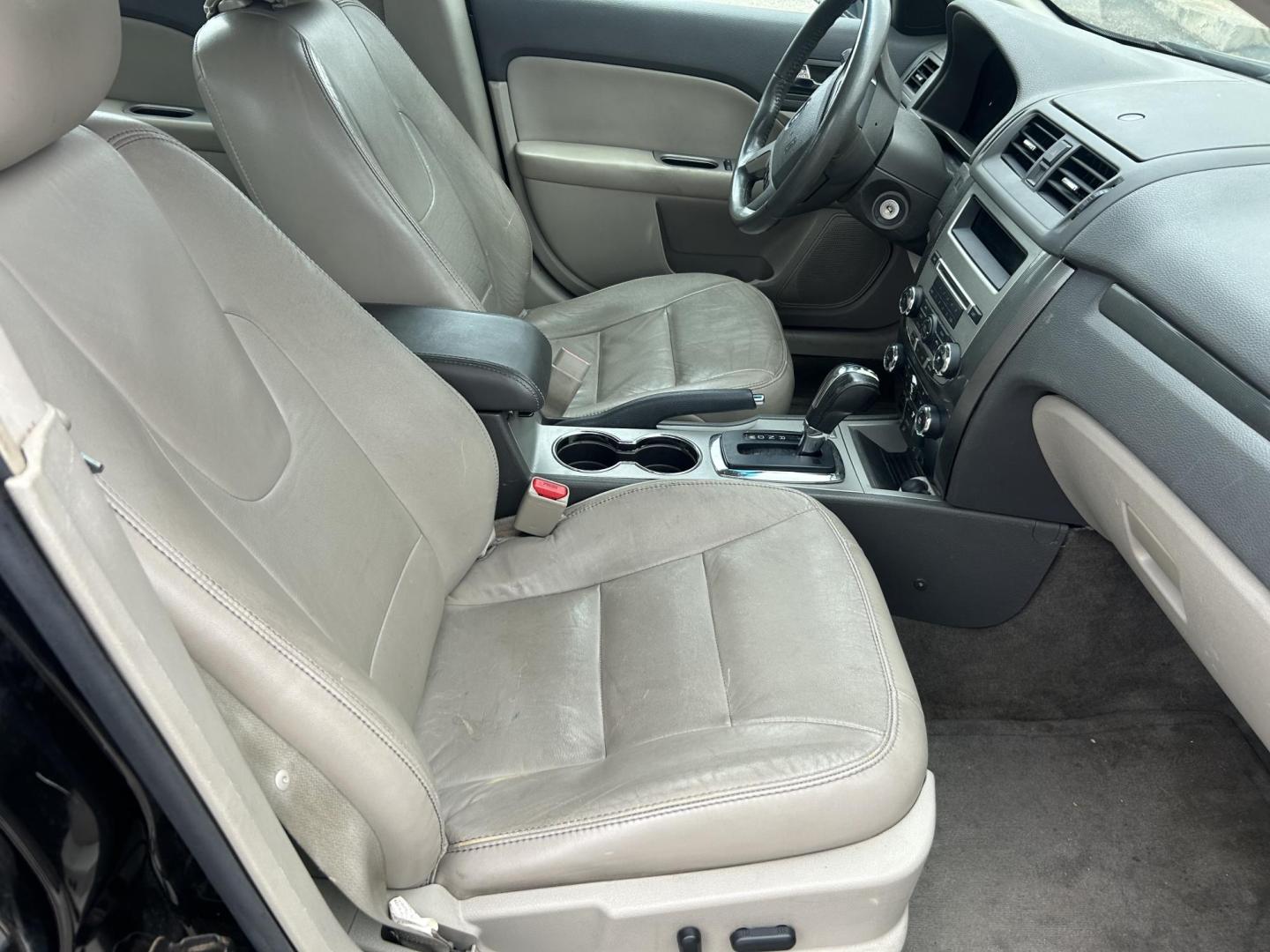 2012 Ford Fusion SEL (3FAHP0JG5CR) with an 3.0L V6 DOHC 24V engine, located at 1687 Business 35 S, New Braunfels, TX, 78130, (830) 625-7159, 29.655487, -98.051491 - Photo#2