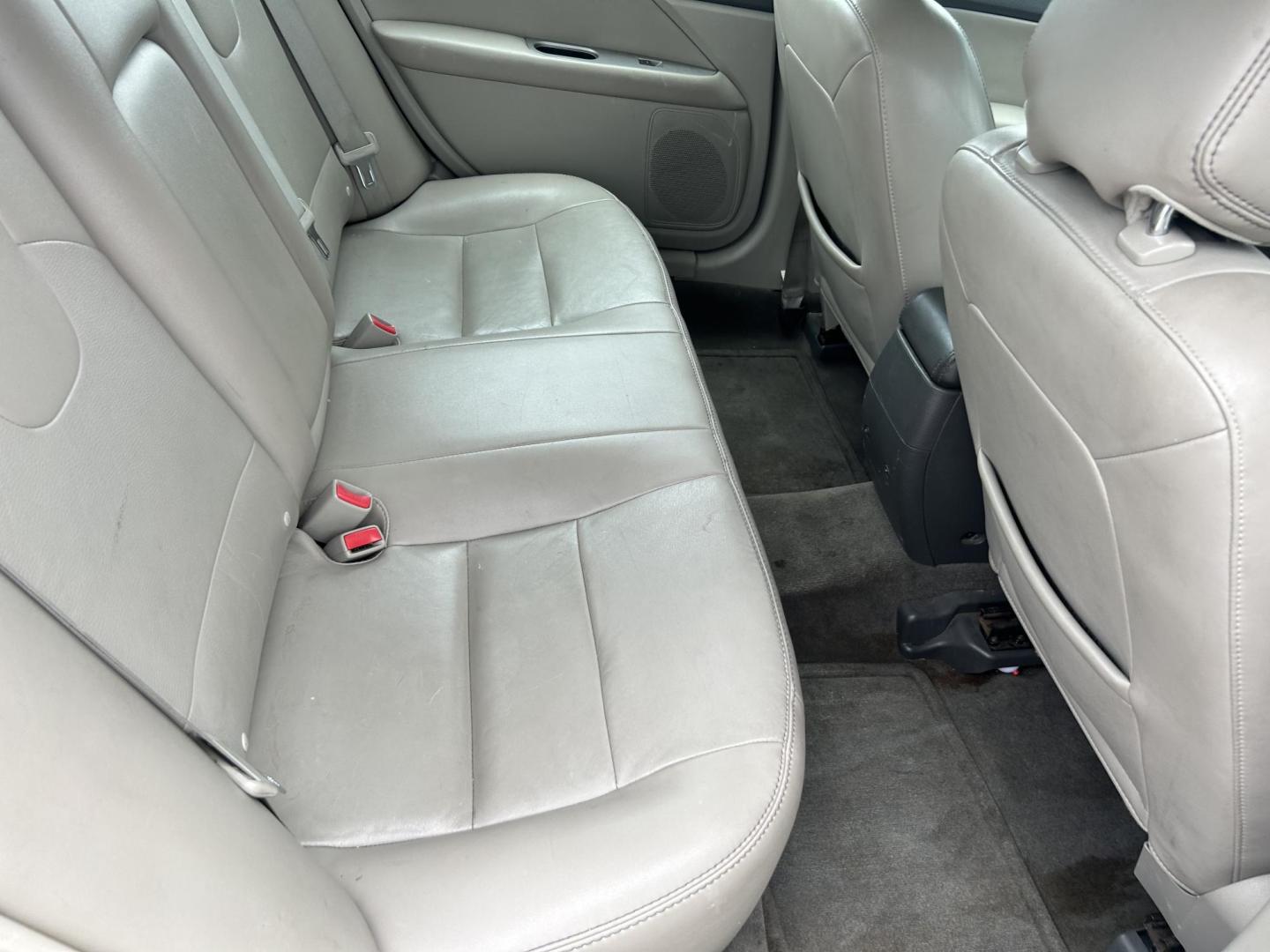 2012 Ford Fusion SEL (3FAHP0JG5CR) with an 3.0L V6 DOHC 24V engine, located at 1687 Business 35 S, New Braunfels, TX, 78130, (830) 625-7159, 29.655487, -98.051491 - Photo#4