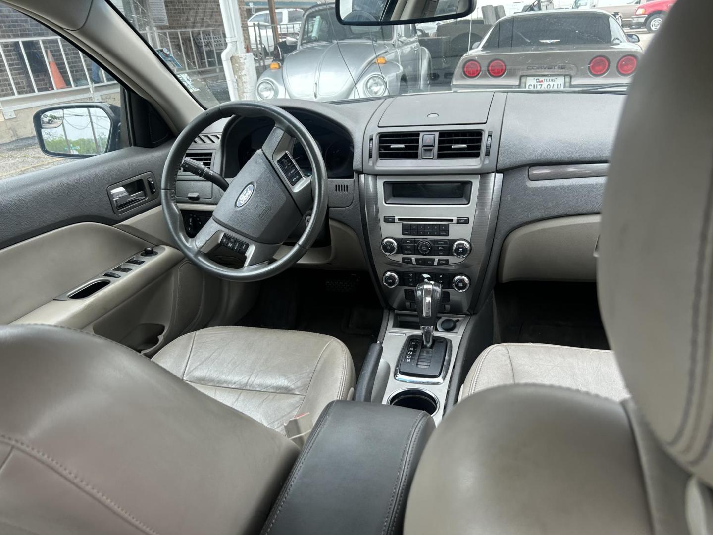 2012 Ford Fusion SEL (3FAHP0JG5CR) with an 3.0L V6 DOHC 24V engine, located at 1687 Business 35 S, New Braunfels, TX, 78130, (830) 625-7159, 29.655487, -98.051491 - Photo#5